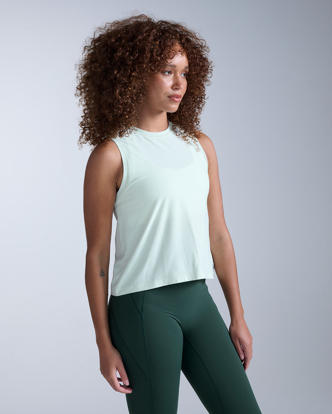 2xu-form-soft-jersey-relaxed-tank-canotta-training-verde image 2