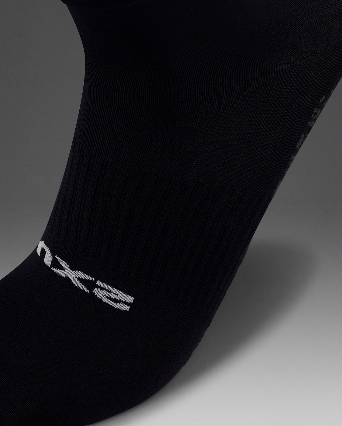 2xu-performance-crew-grip-sock-calzini-crew-antiscivolo image 2