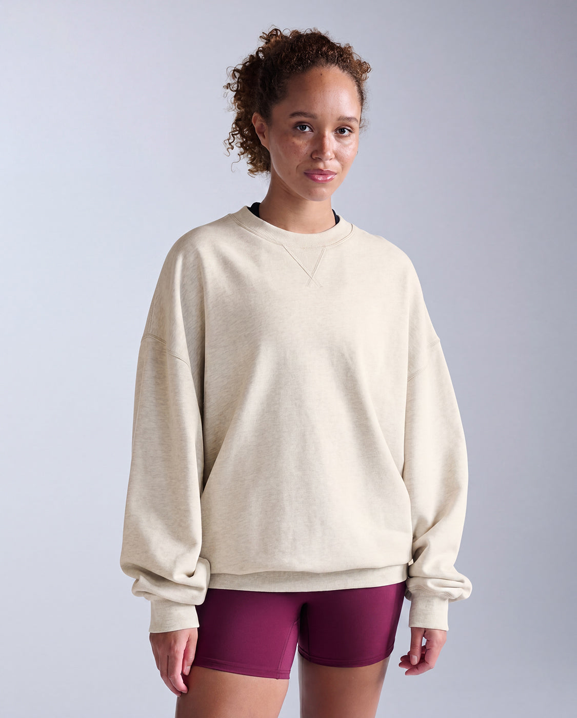 2xu-ez-felpa-girocollo-oversize-in-cotone-organico-uomo-beige image 1