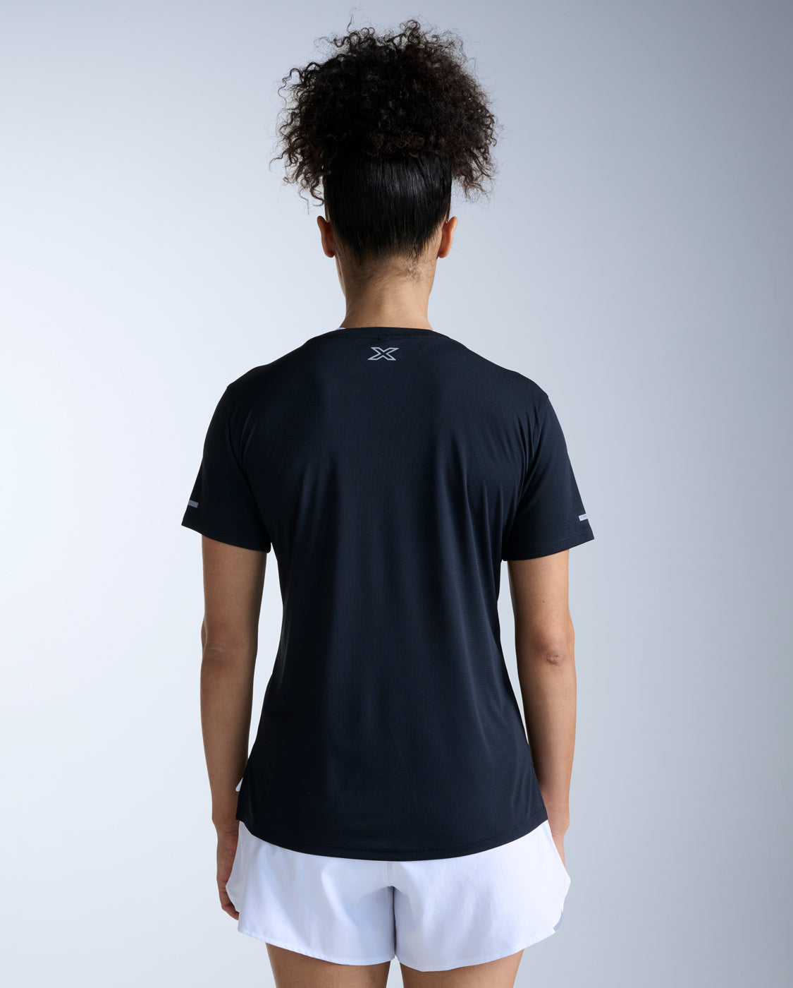 2xu-aero-tee-t-shirt-running-uomo image 5