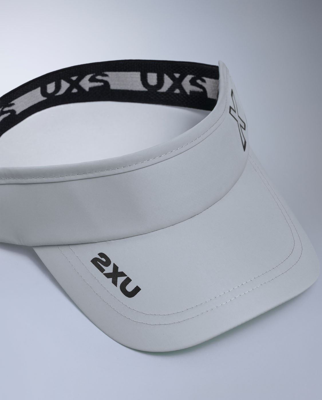 2xu-performance-visor-visiera-running-unisex-grigia image 4