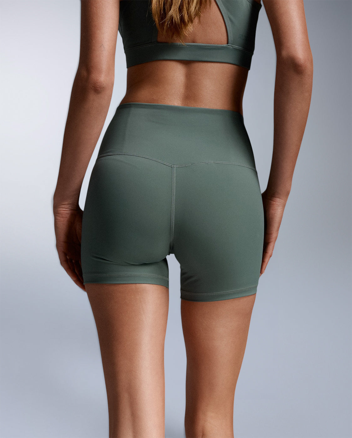2xu-feather-flex-5-inch-shorts-pantaloncini-running image 2