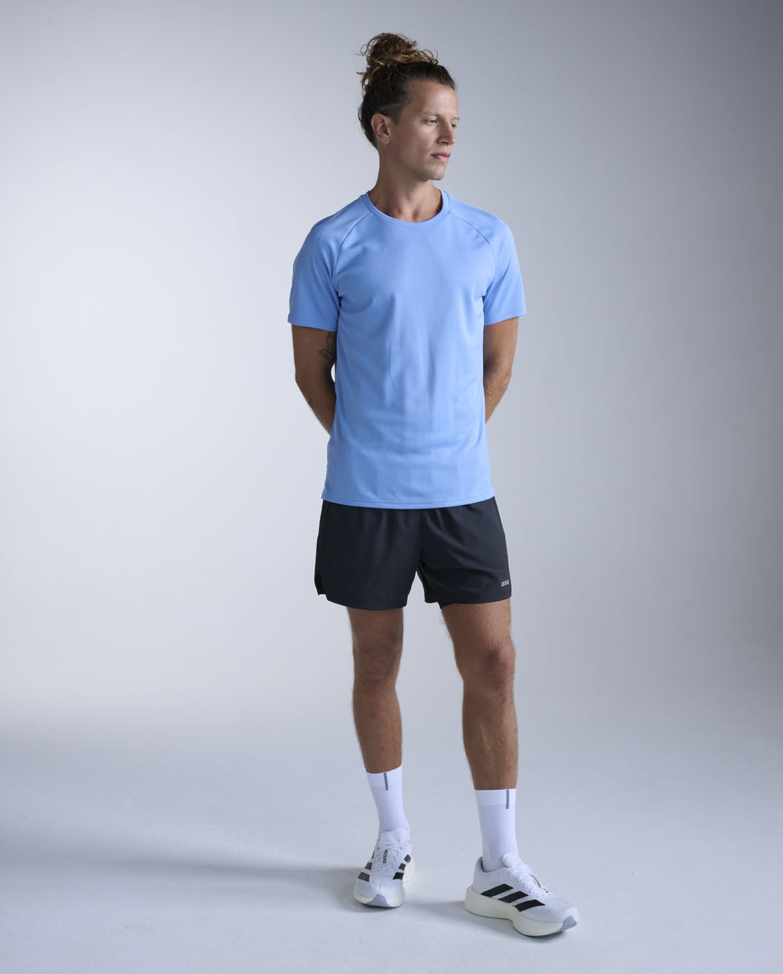 2xu-aero-tee-maglia-running-traspirante-uomo image 5