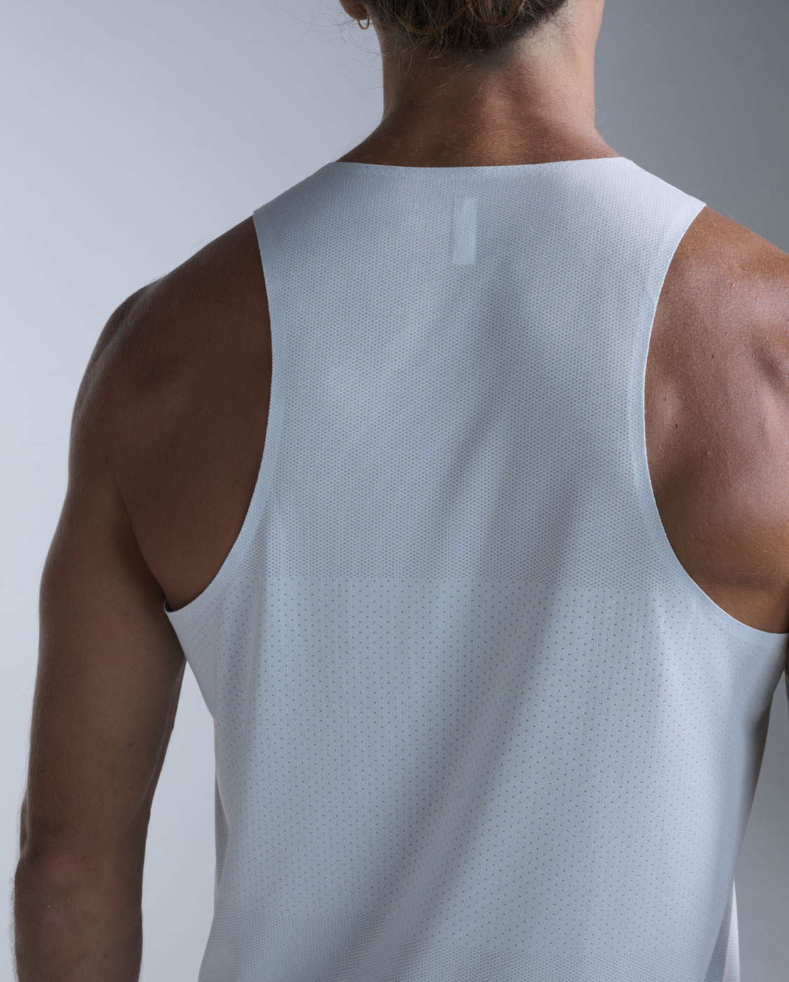 2xu-light-speed-tech-singlet-canotta-running-uomo image 4