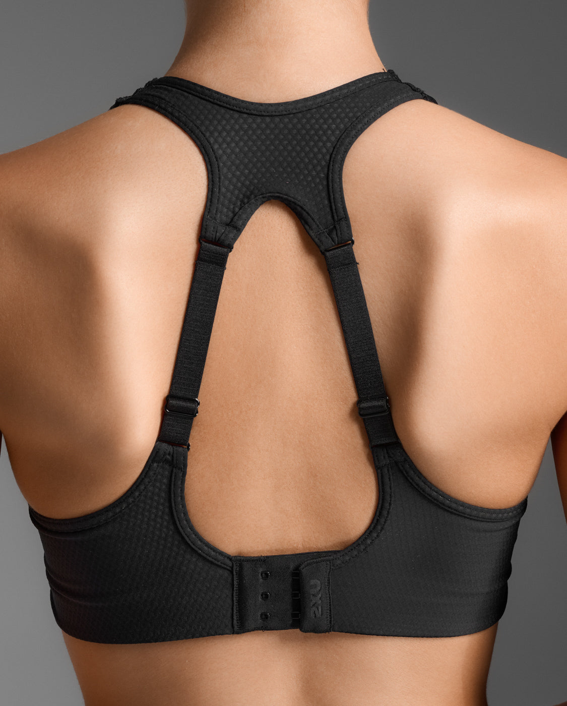 2xu-aero-mesh-medium-impact-bra-nero image 7