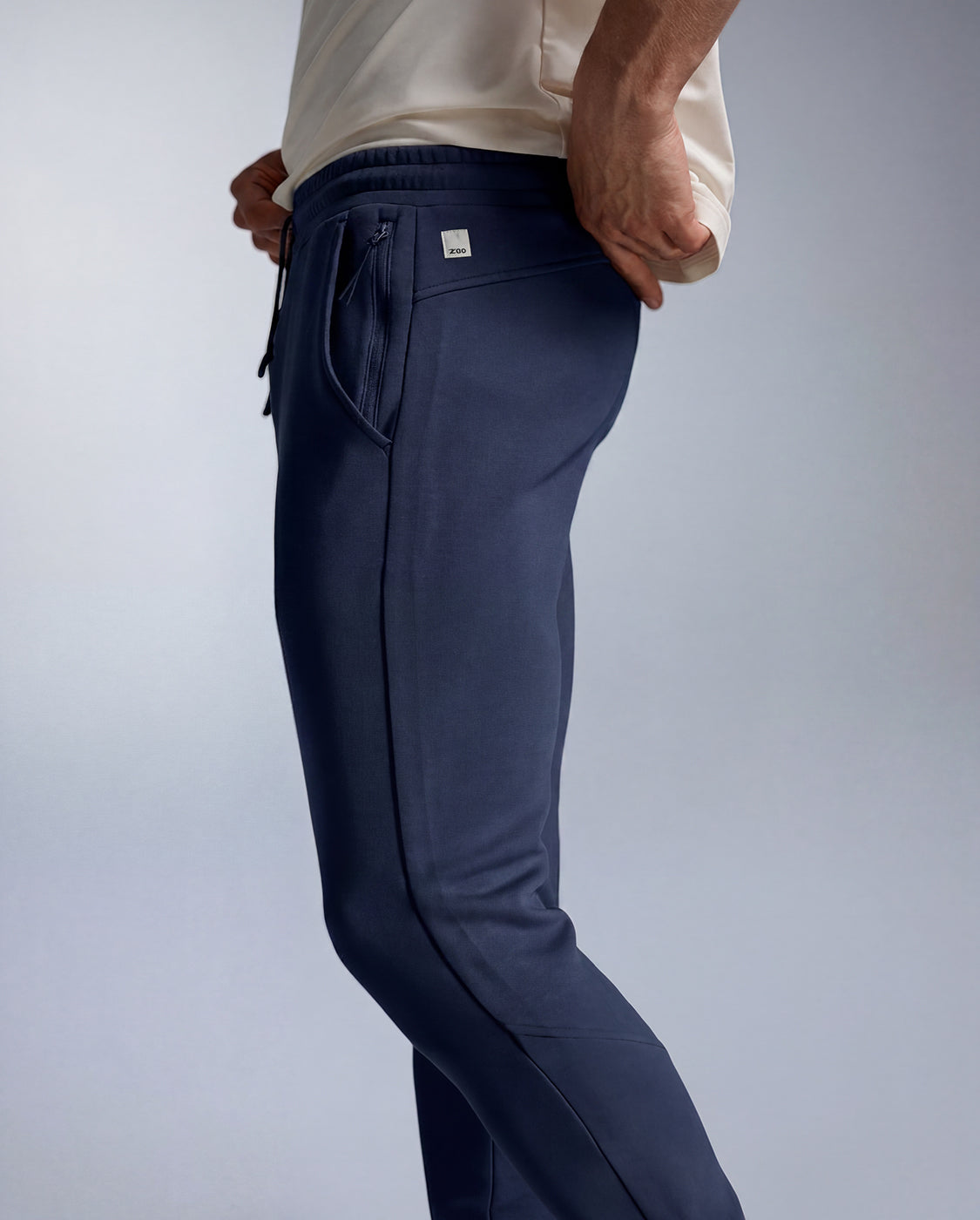 2xu-commute-smooth-spacer-trackpants-pantaloni-tuta-uomo-blu image 3