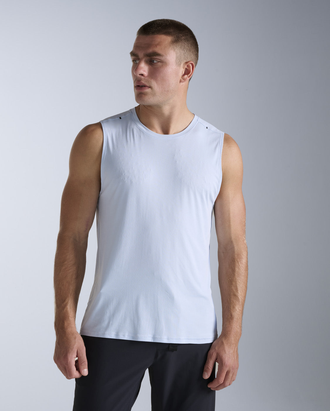 2xu-aero-trail-tank-uomo-canotta-trail-blu image 1