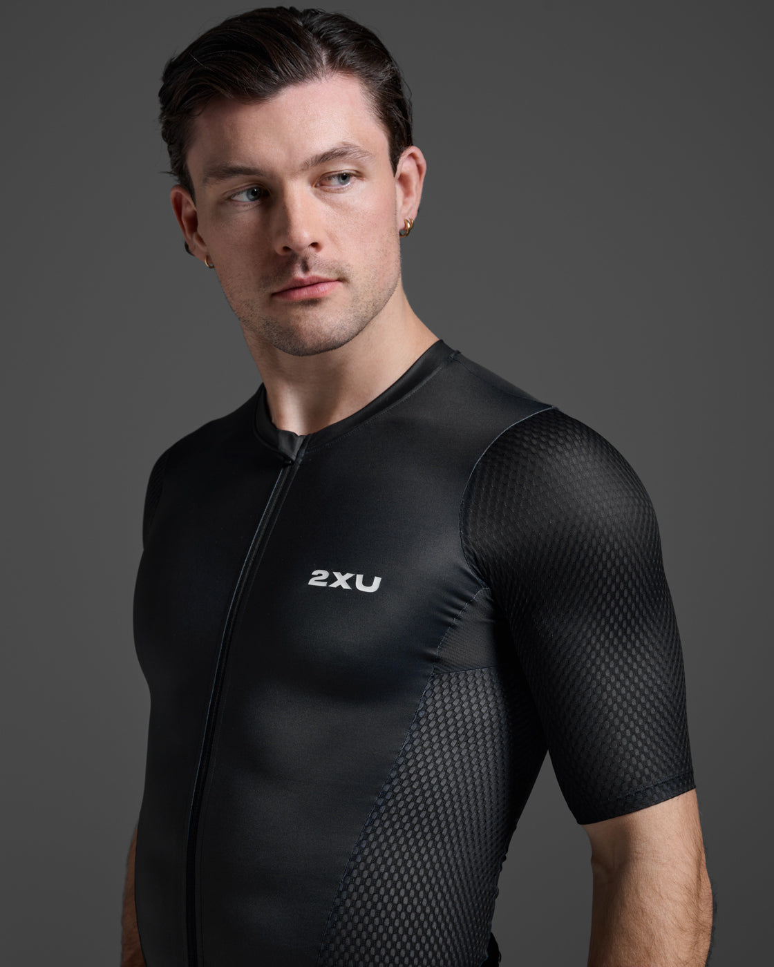 2xu-aero-hex-tri-top-maniche-corte-top-triathlon-nero image 6