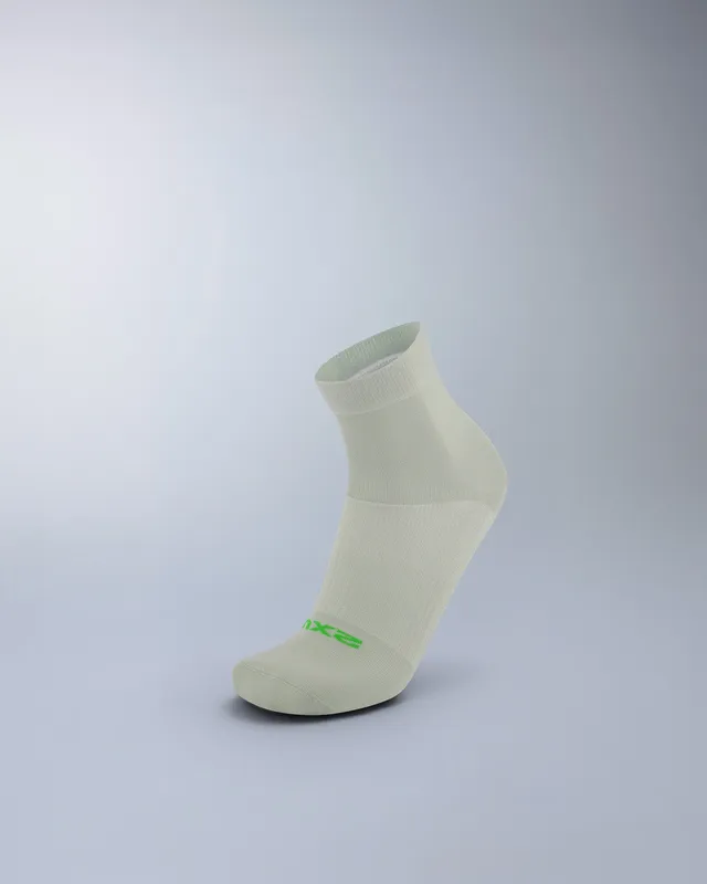 2xu-performance-crew-grip-socks-calzini-pilates-antiscivolo image 1