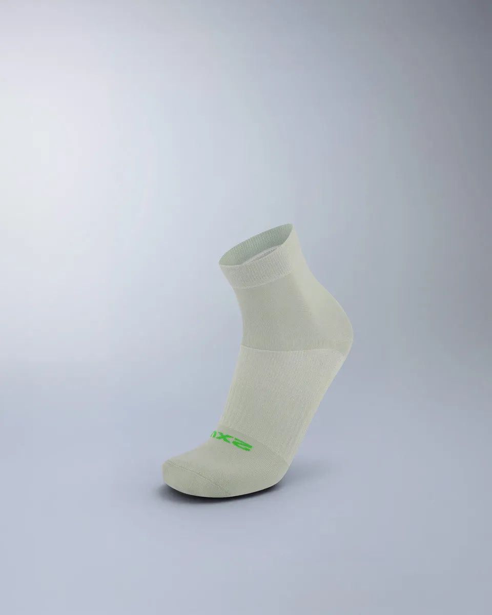 2xu-performance-crew-grip-socks-calzini-pilates-antiscivolo image 1