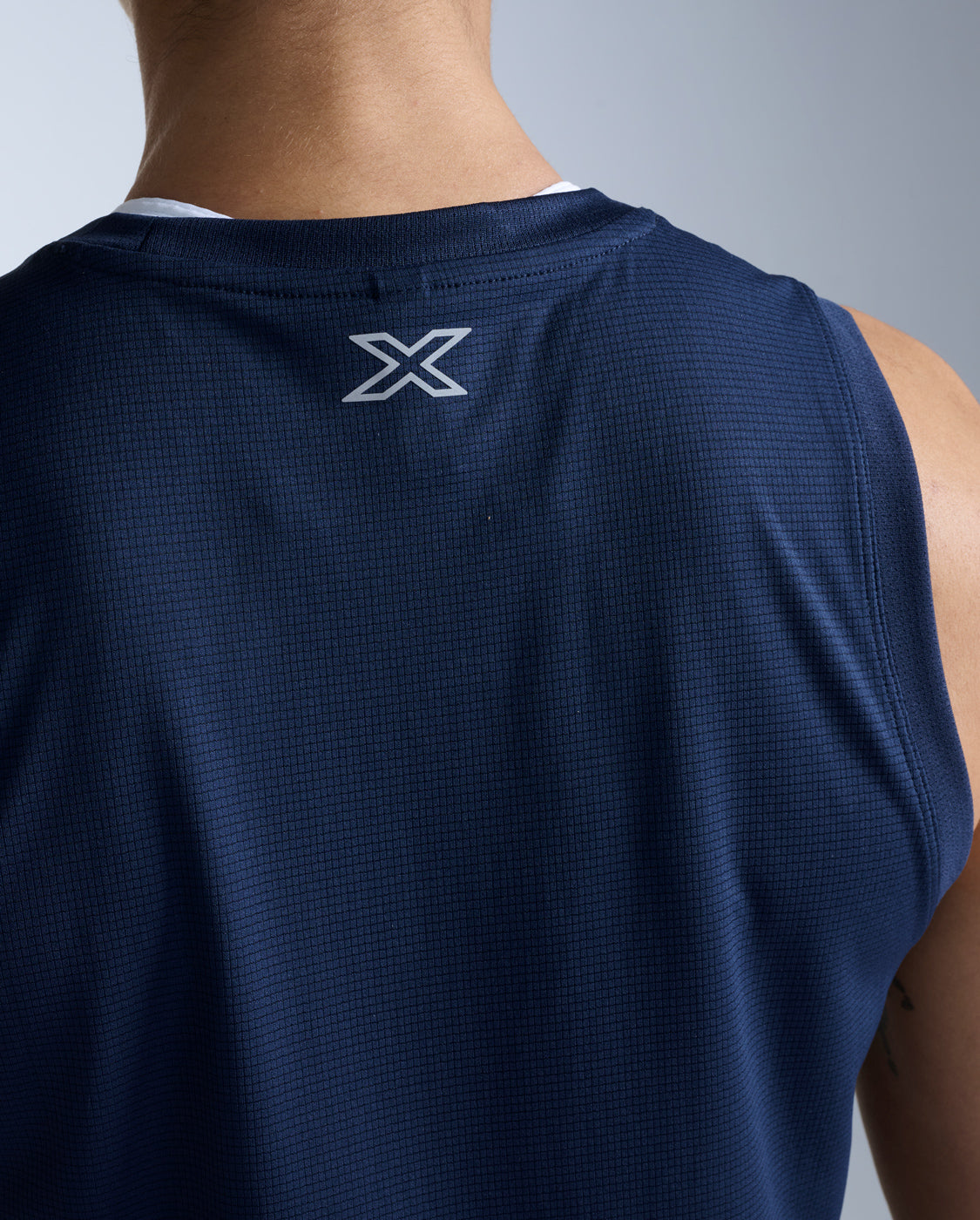 2xu-aero-mesh-crop-tank-canotta-running-donna-blu image 6