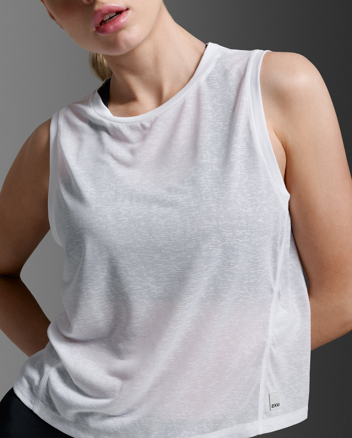 2xu-relight-crop-tank-donna-top-training-bianco-ultraleggero image 5