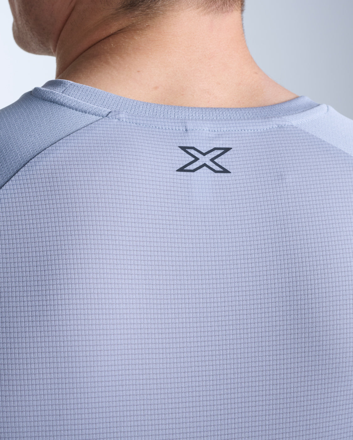 2xu-aero-long-sleeve-maglia-running-manica-lunga-grigio image 5