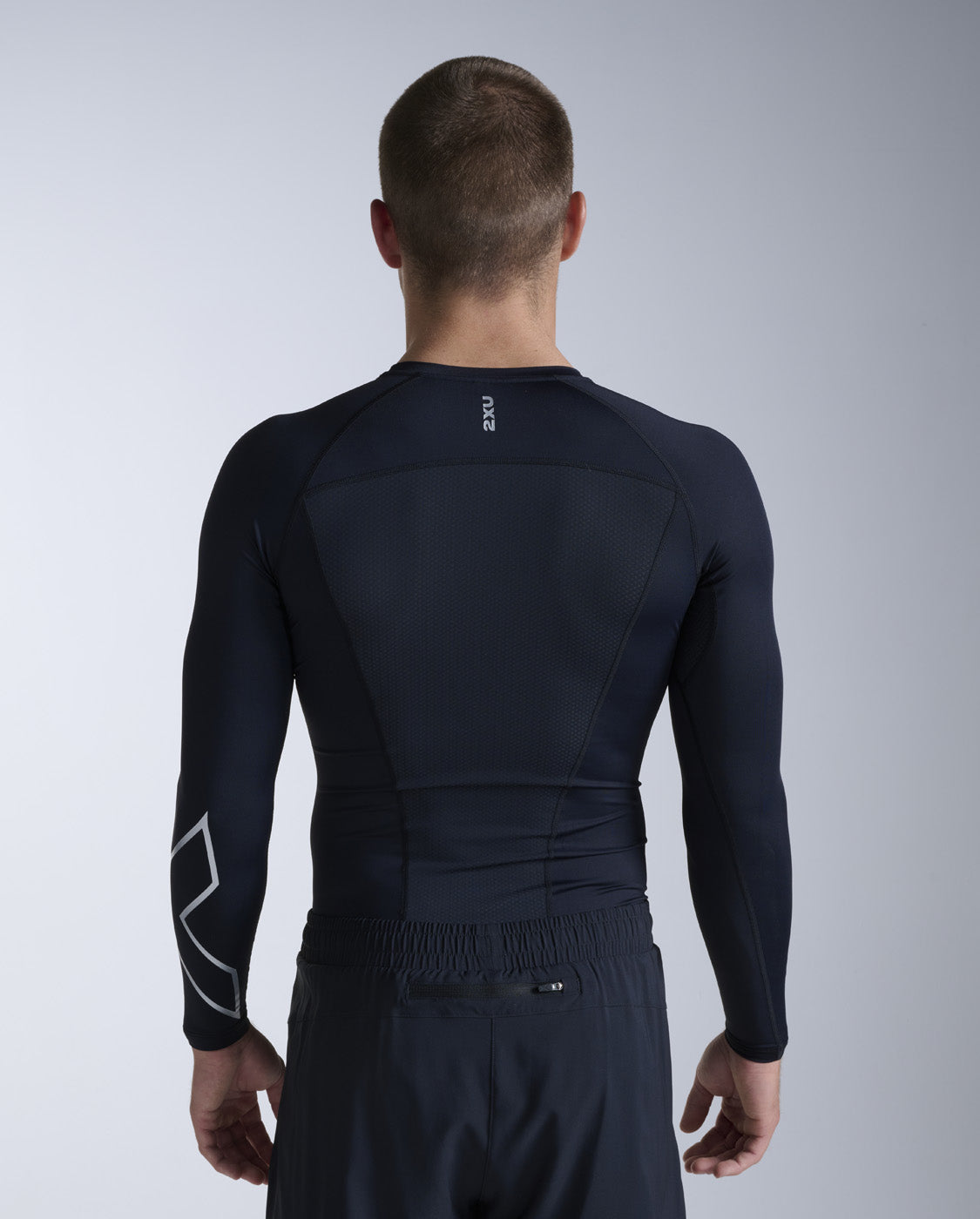 2xu-core-compression-maglia-manica-lunga-nera-2 image 2