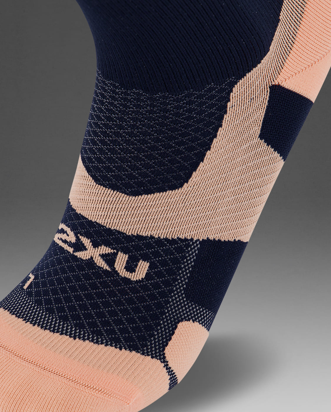 2xu-vectr-light-cushion-crew-socks-calze-running-unisex-blu-navy image 2