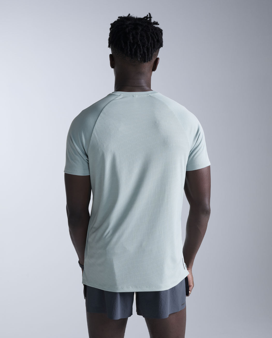 2xu-aero-tee-uomo-slim-azzurro-polvere image 3