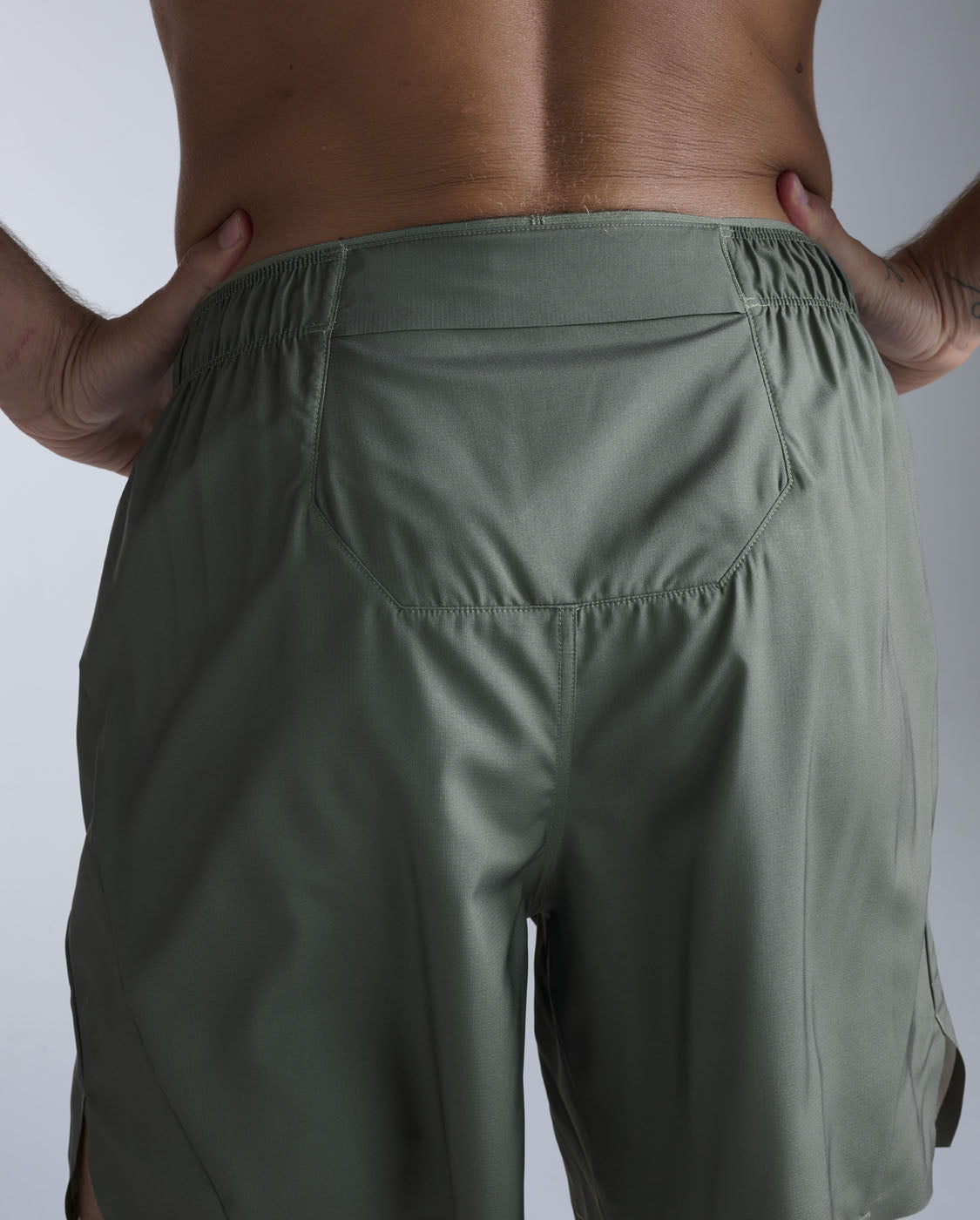 2xu-motion-7-inch-unlined-shorts-shorts-training-uomo-verdi-sfoderati image 4