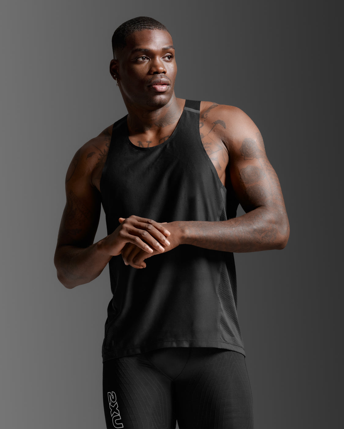 2xu-light-speed-react-singlet-uomo-canotta-running-nera-slim-fit image 2