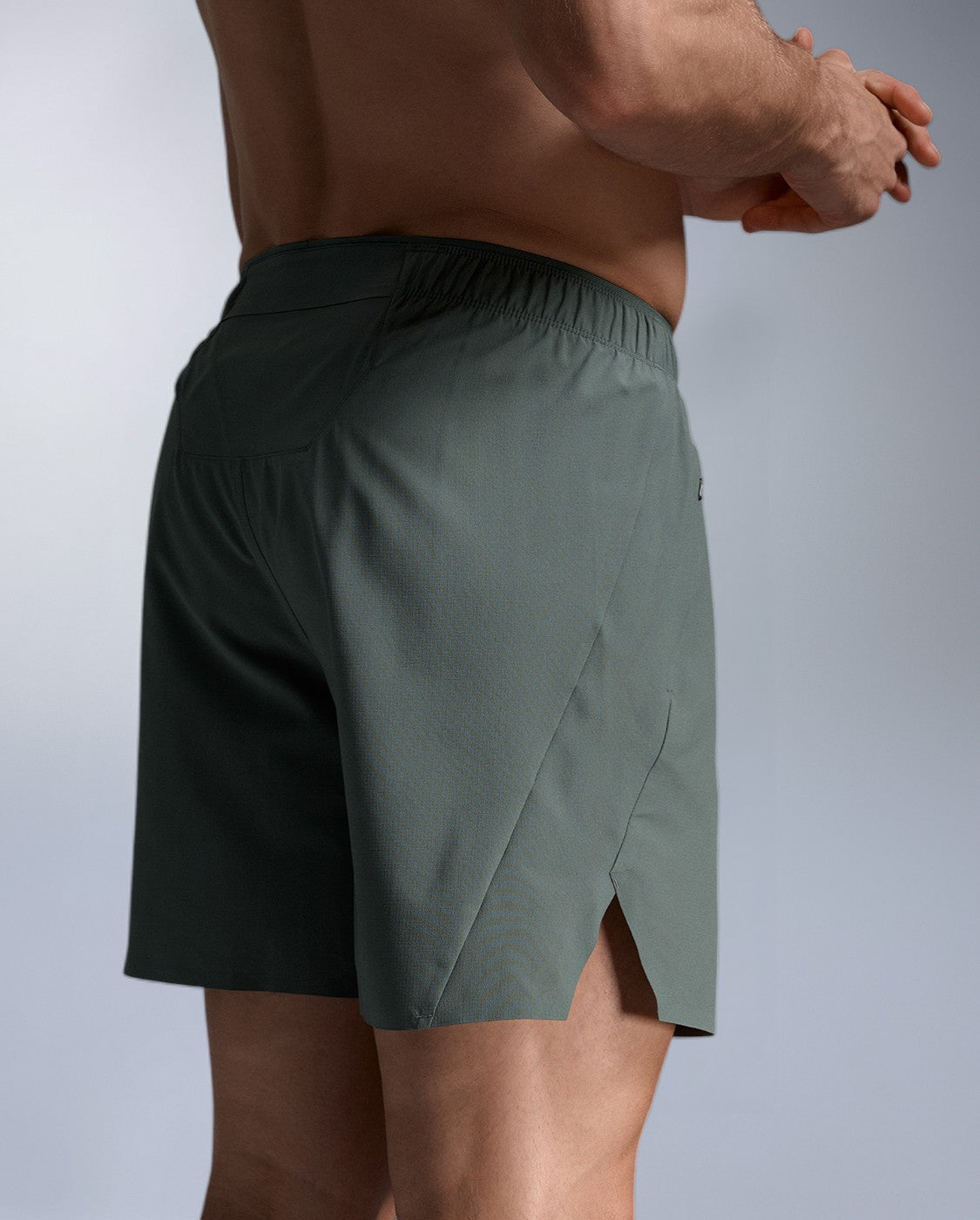2xu-motion-pantaloncini-training-7-pollici-uomo-verde image 2