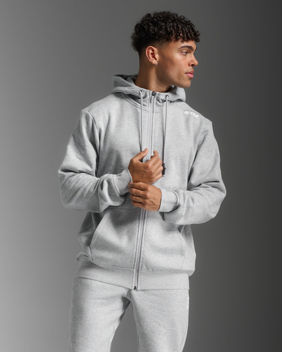 2xu-aspire-zip-hoodie-uomo-con-cappuccio-grigio-chiaro image 2