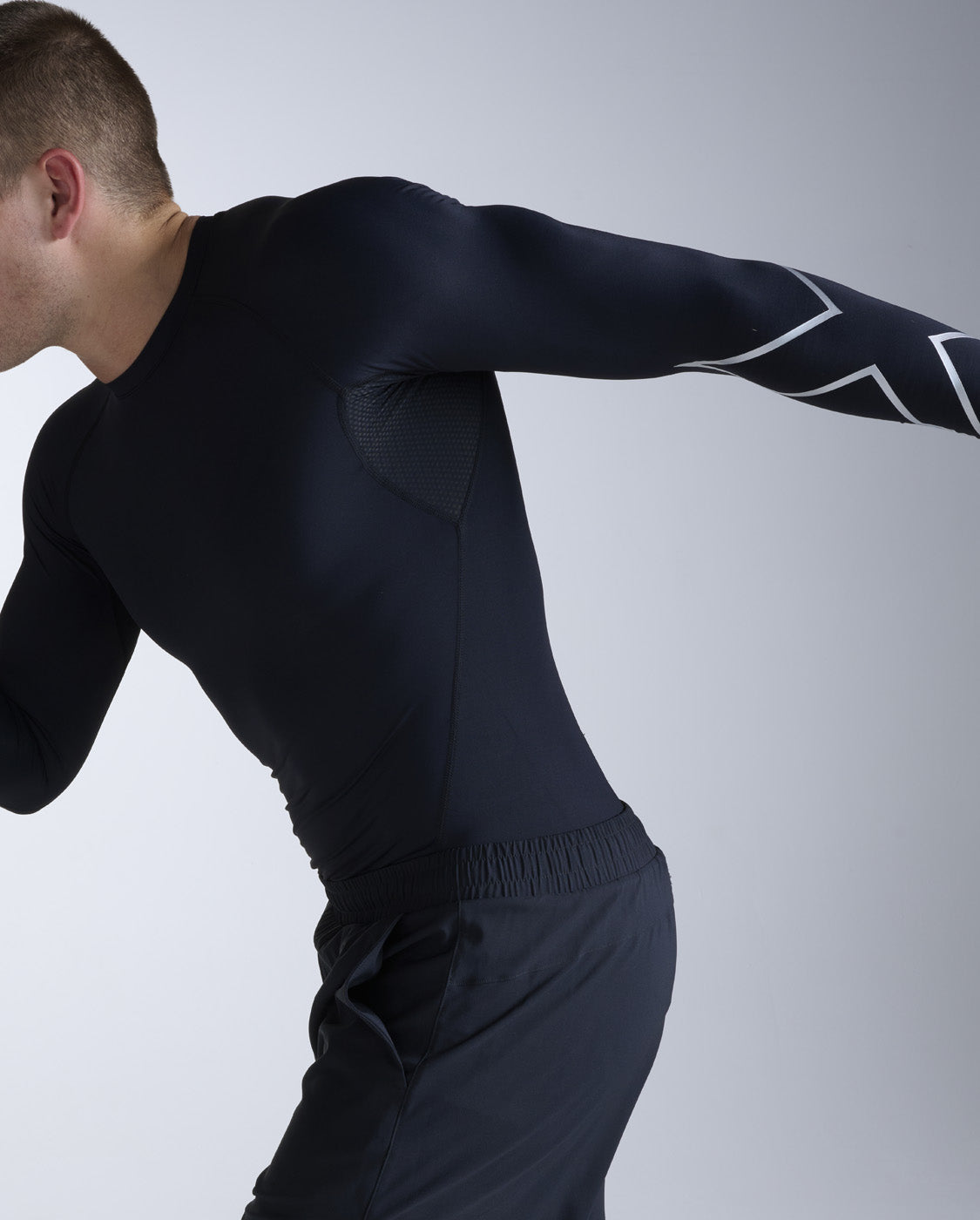 2xu-core-compression-maglia-manica-lunga-nera-2 image 5