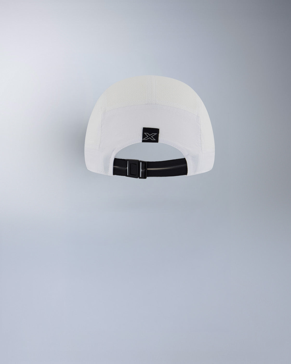 2xu-light-speed-cap-cappellino-running-unisex image 2