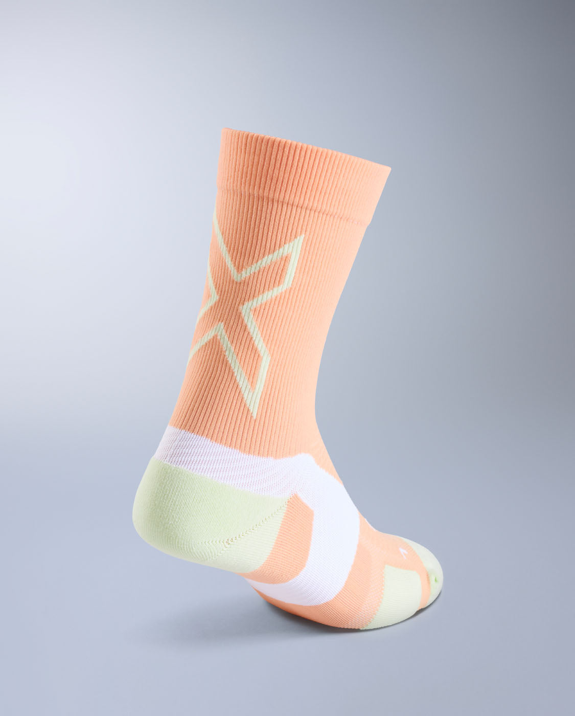 2xu-vectr-light-cushion-crew-socks-calze-running-light-cushion image 2