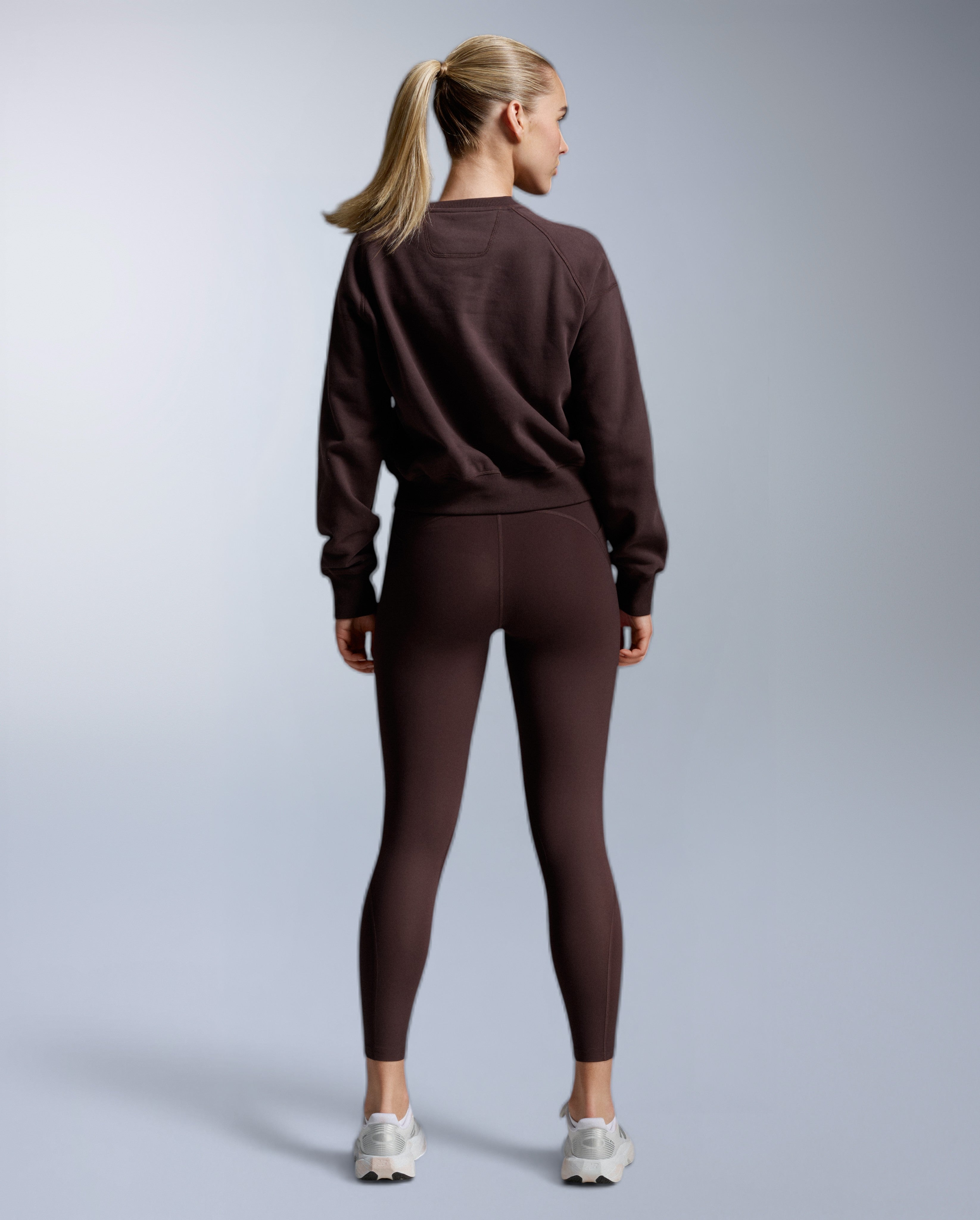 2xu-ez-organic-cotton-ribbed-crew-donna-marrone image 6