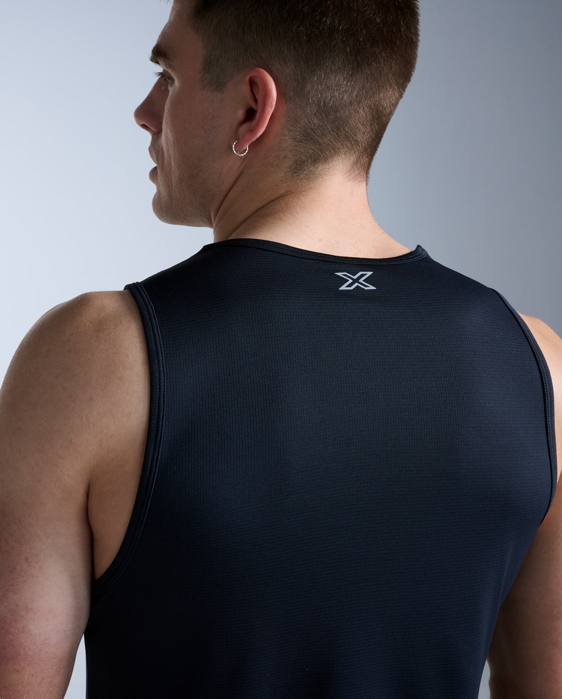 2xu-aero-canotta-running-uomo-nera-mesh-traspirante image 4