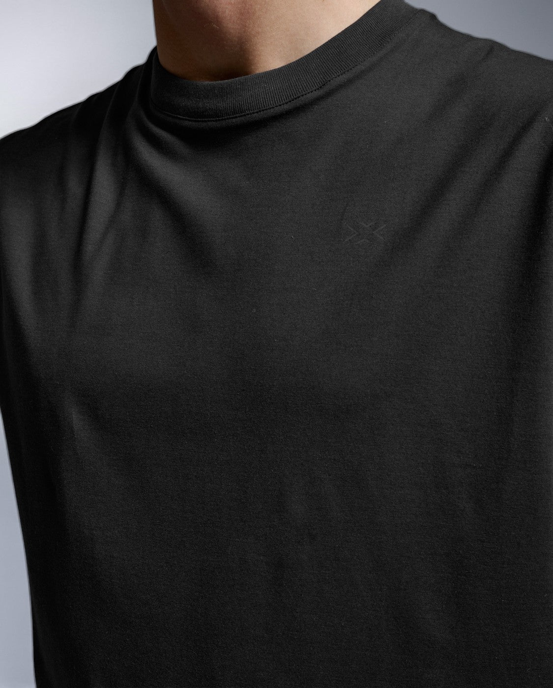 2xu-motion-oversized-tencel-tank-uomo-nero image 4