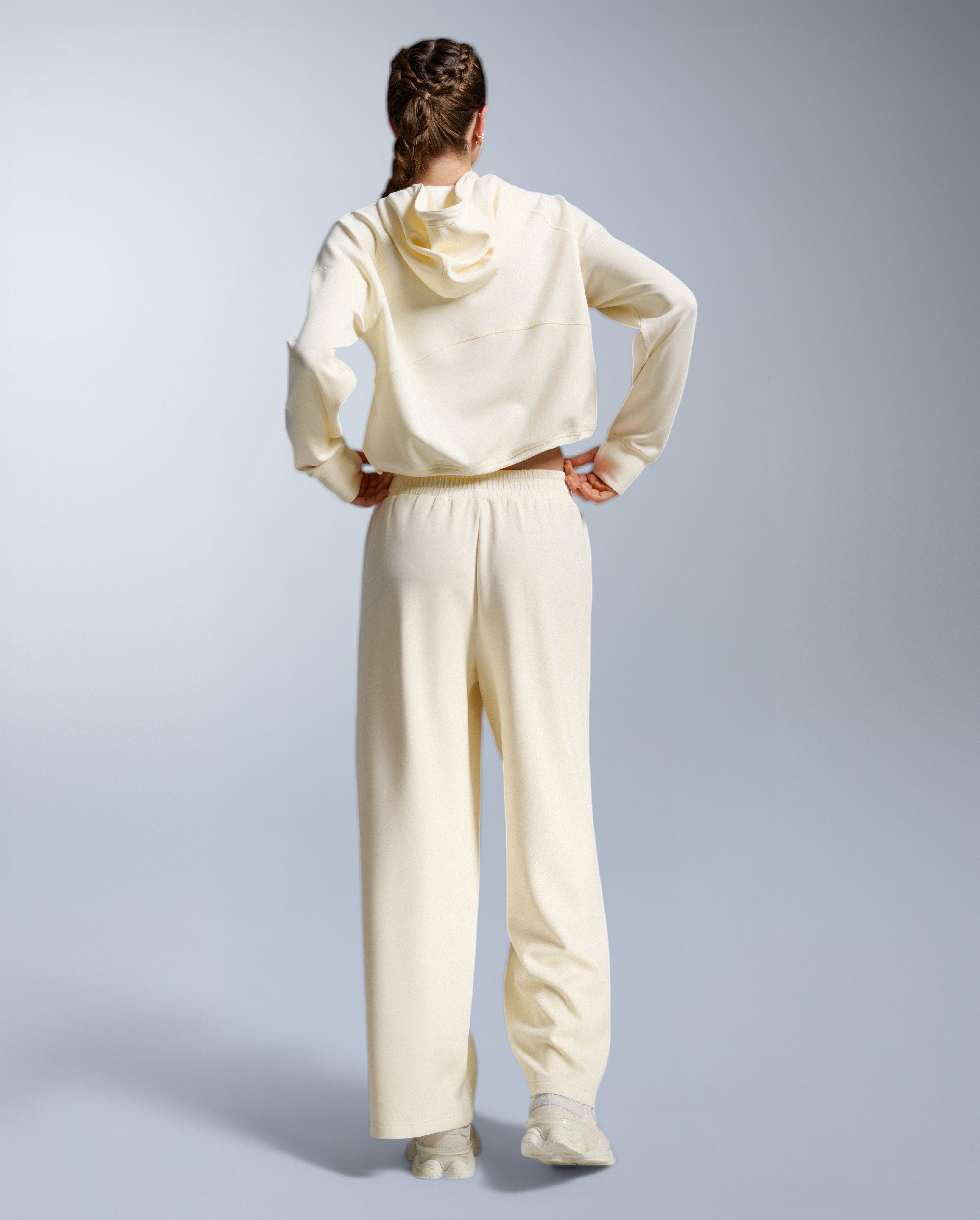 2xu-wonderluxe-sand-washed-cropped-hoodie-donna-beige image 6