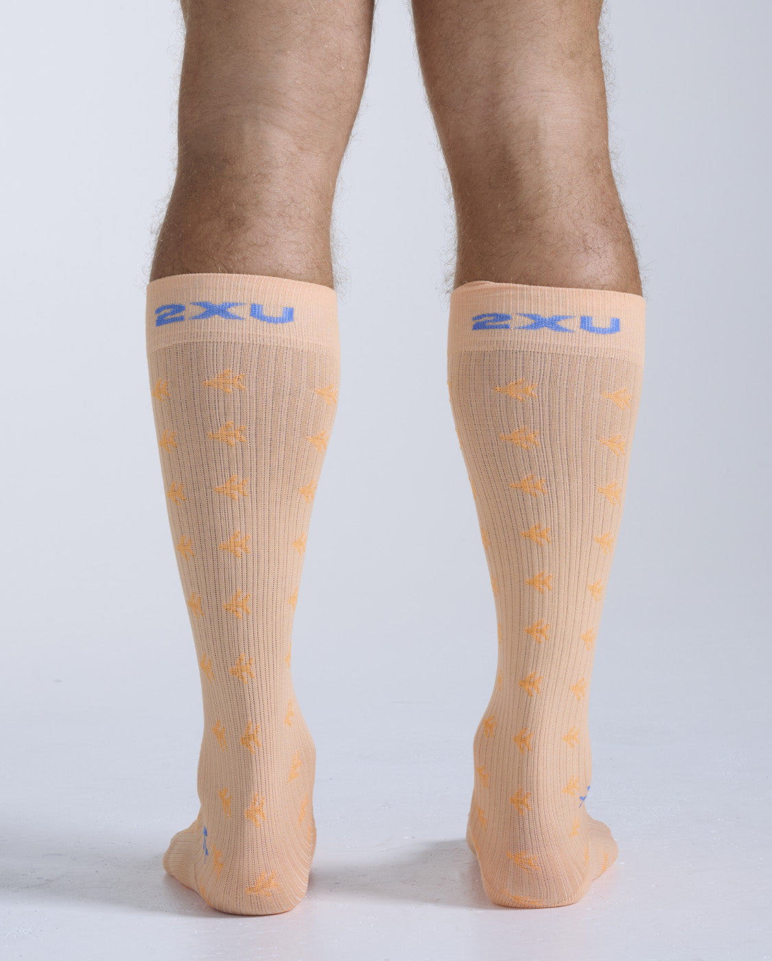 2xu-flight-bamboo-charcoal-compression-socks-calzini-volo-compressivi image 3