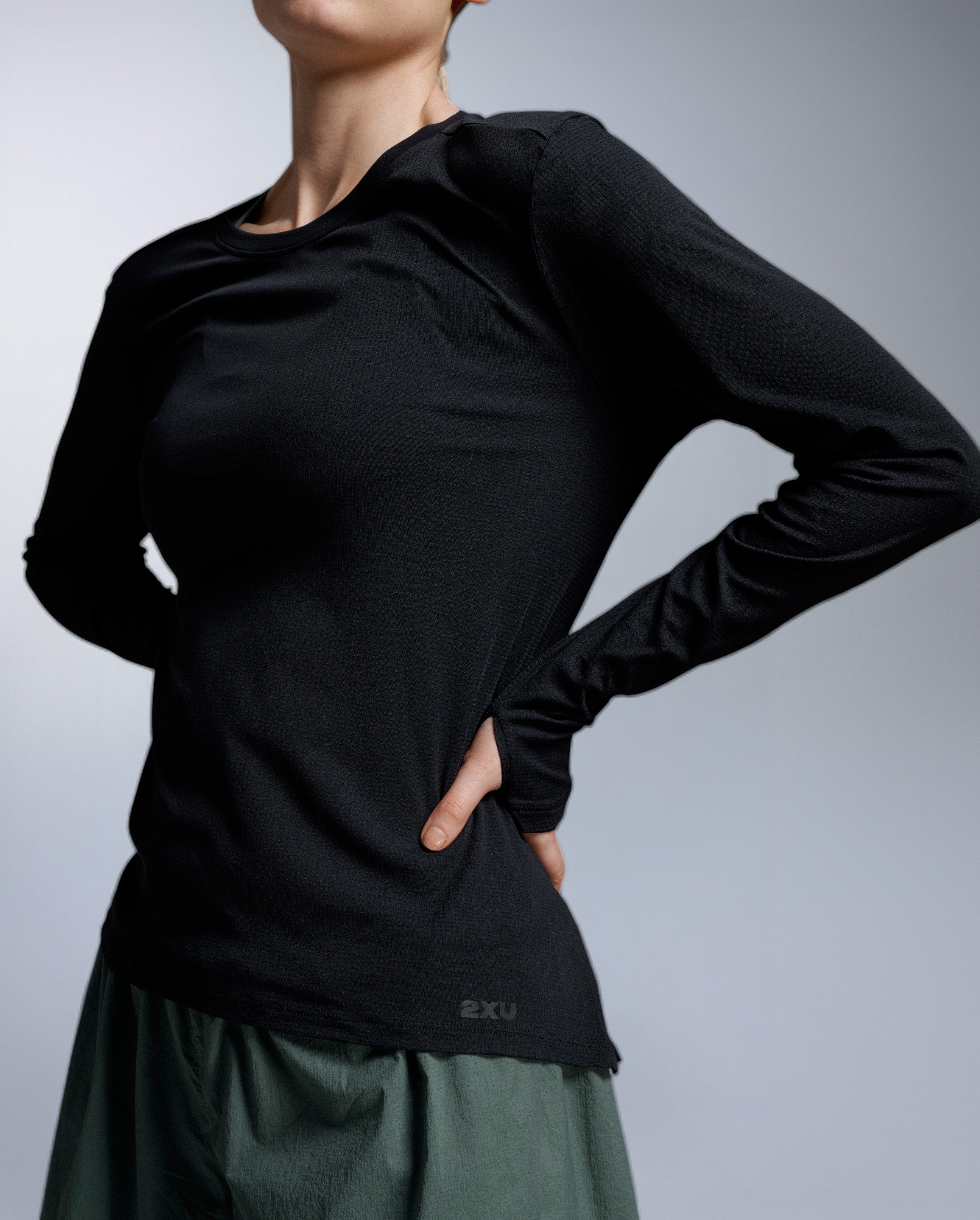 2xu-aero-trail-long-sleeve-maglia-trail-running-donna-manica-lunga-nera image 2