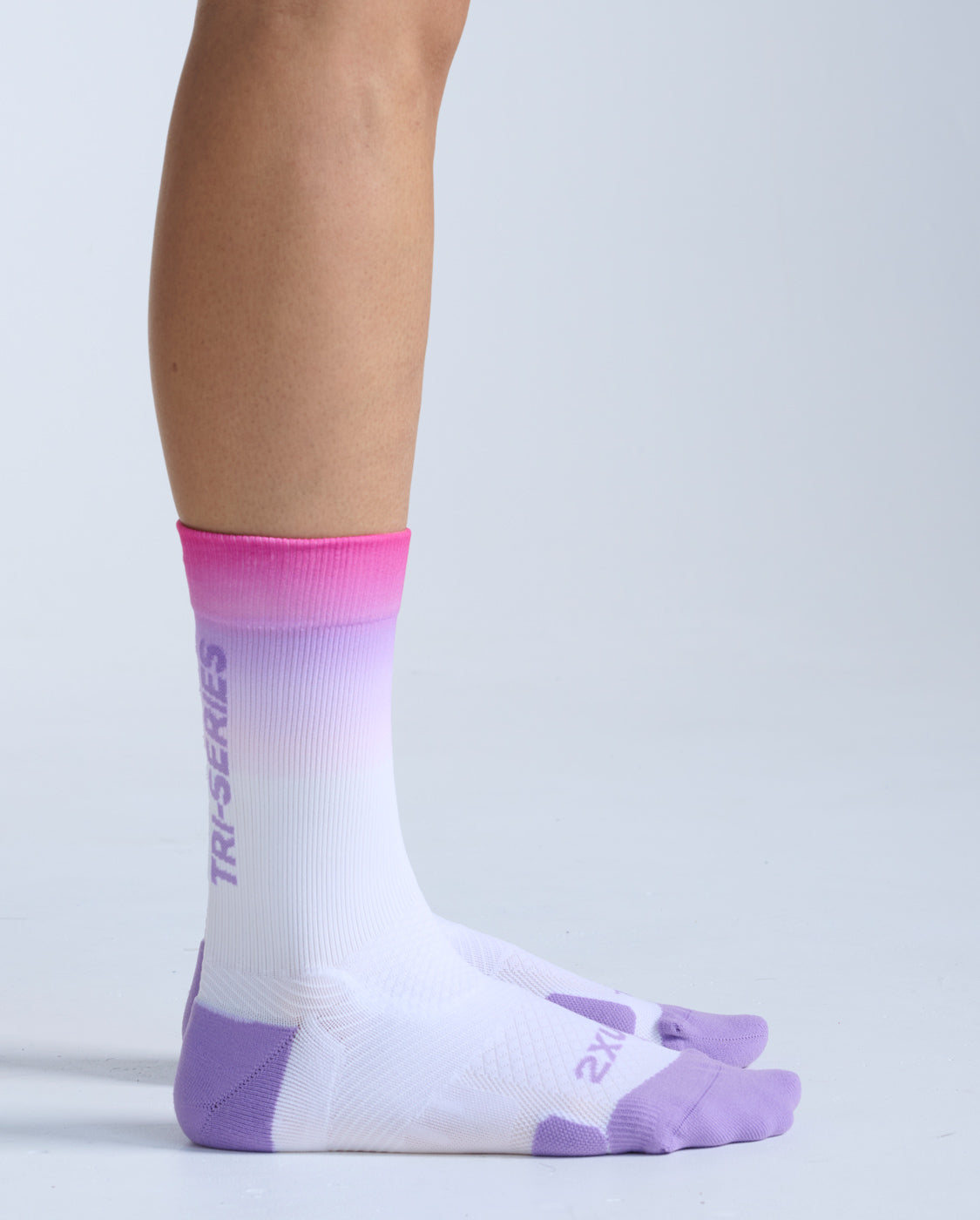 2xu-vectr-light-cushion-crew-socks-calze-running-bianche-rosa image 3