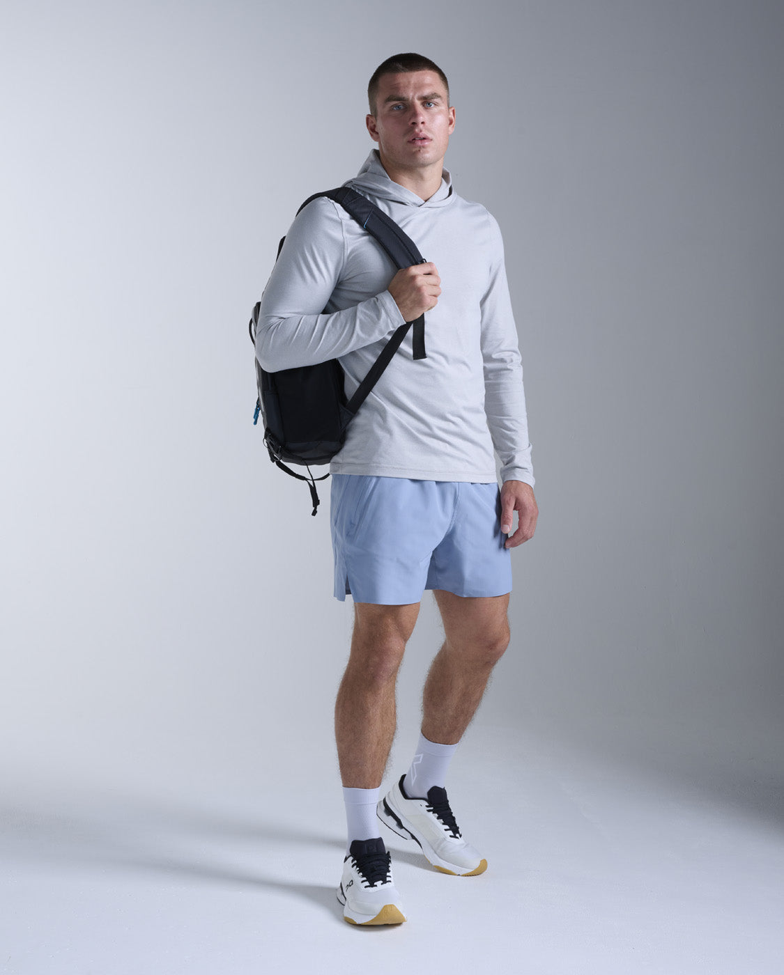 2xu-motion-long-sleeve-hoodie-felpa-training-uomo-grigia image 5