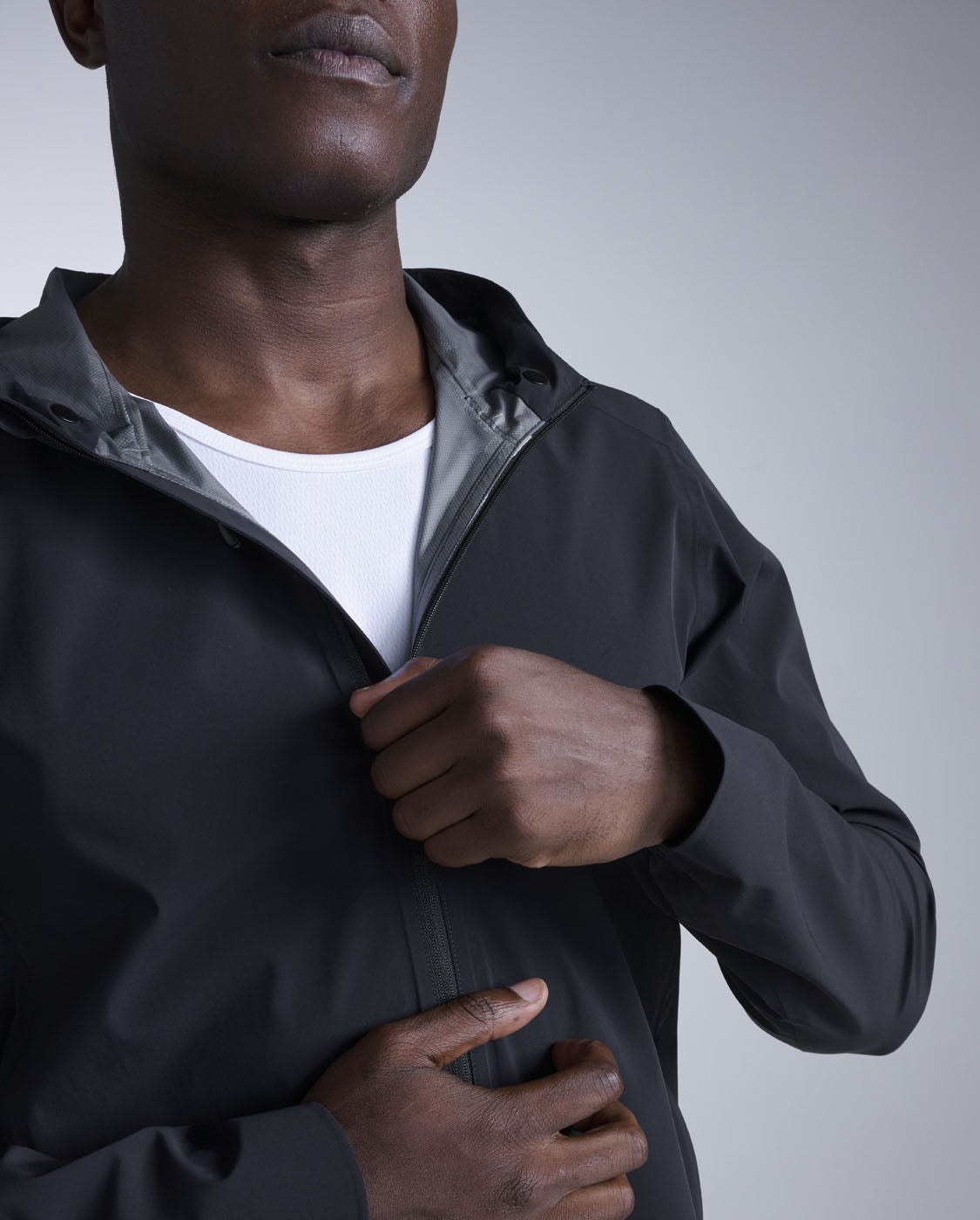 2xu-ignition-shield-giacca-antipioggia-uomo-nera image 5