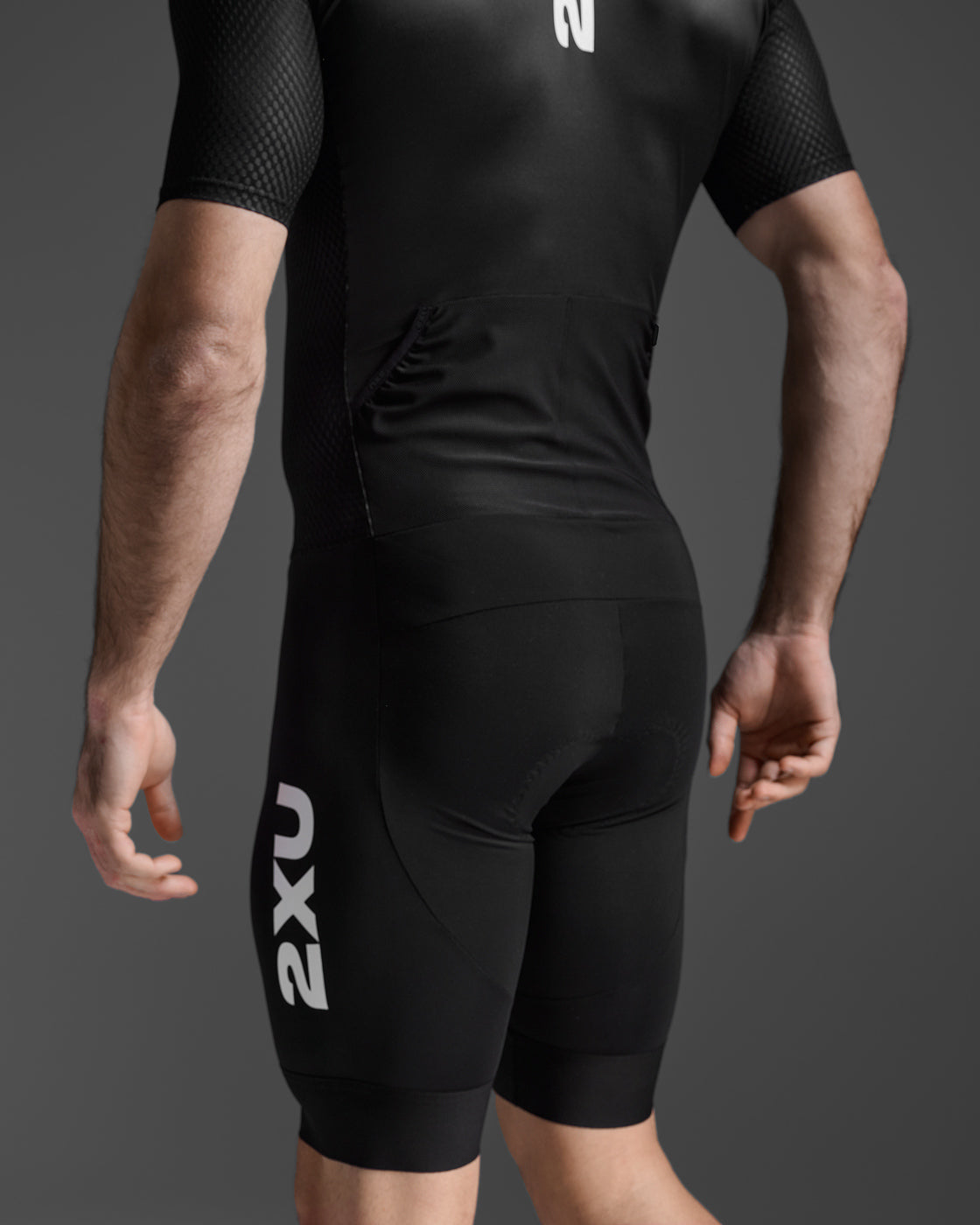 2xu-aero-hex-sleeved-trisuit-tuta-triathlon-uomo-donna-nera image 4