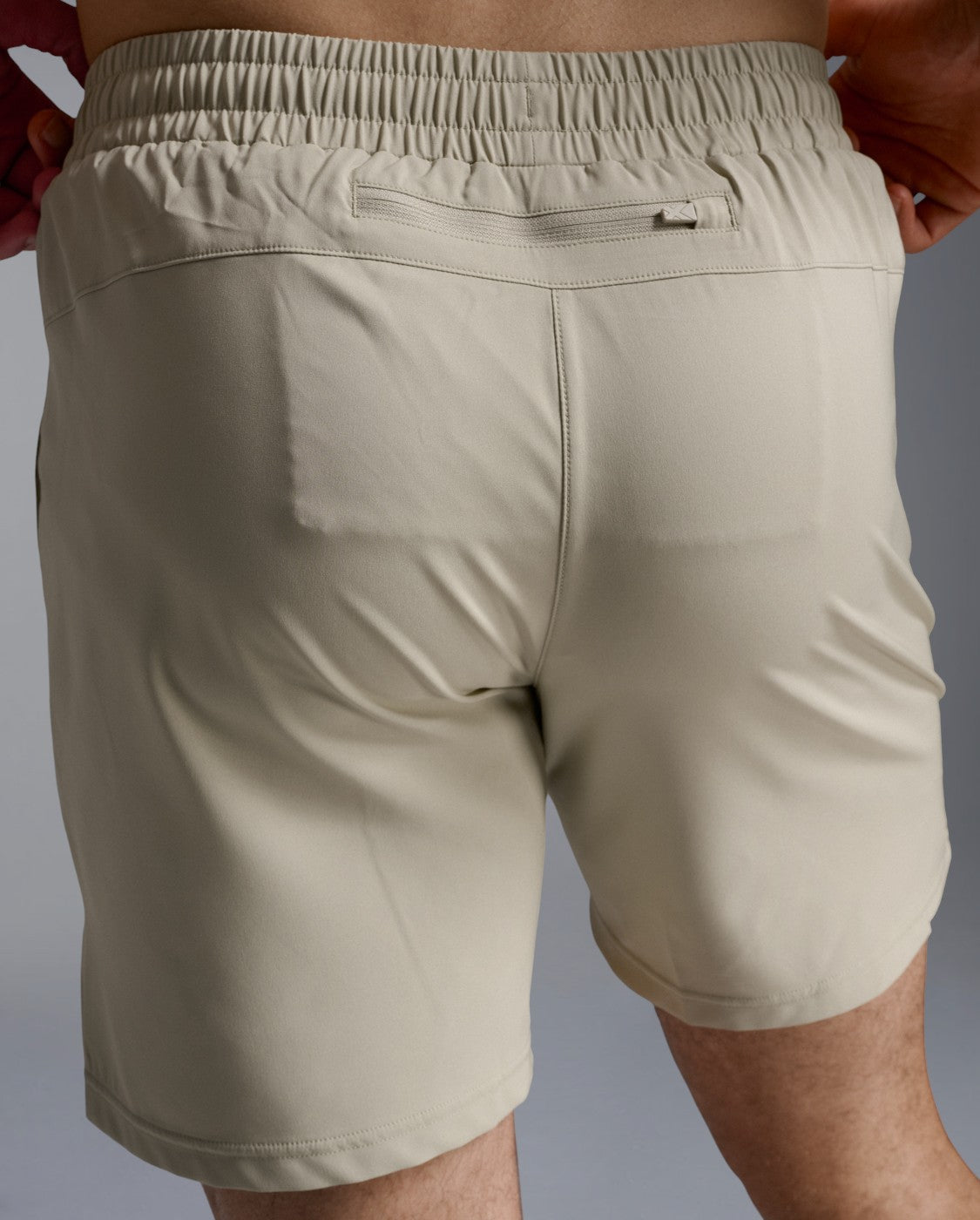 2xu-aero-7-inch-shorts-da-running-uomo-beige image 4
