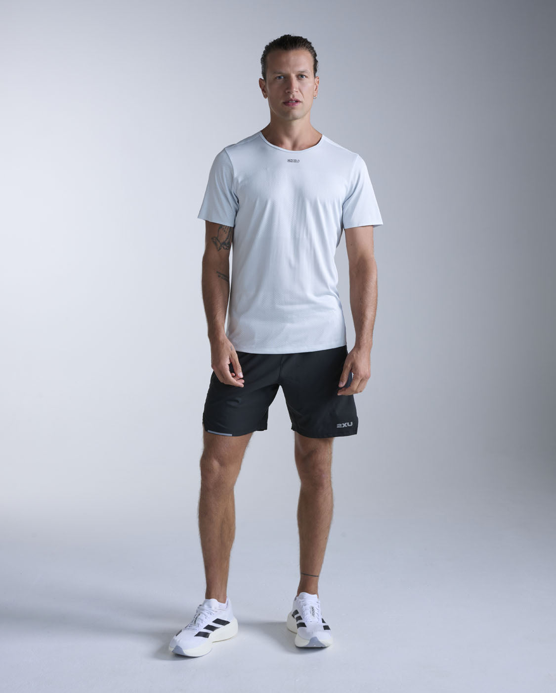 2xu-light-speed-tech-tee-t-shirt-running-azzurro-chiaro image 5