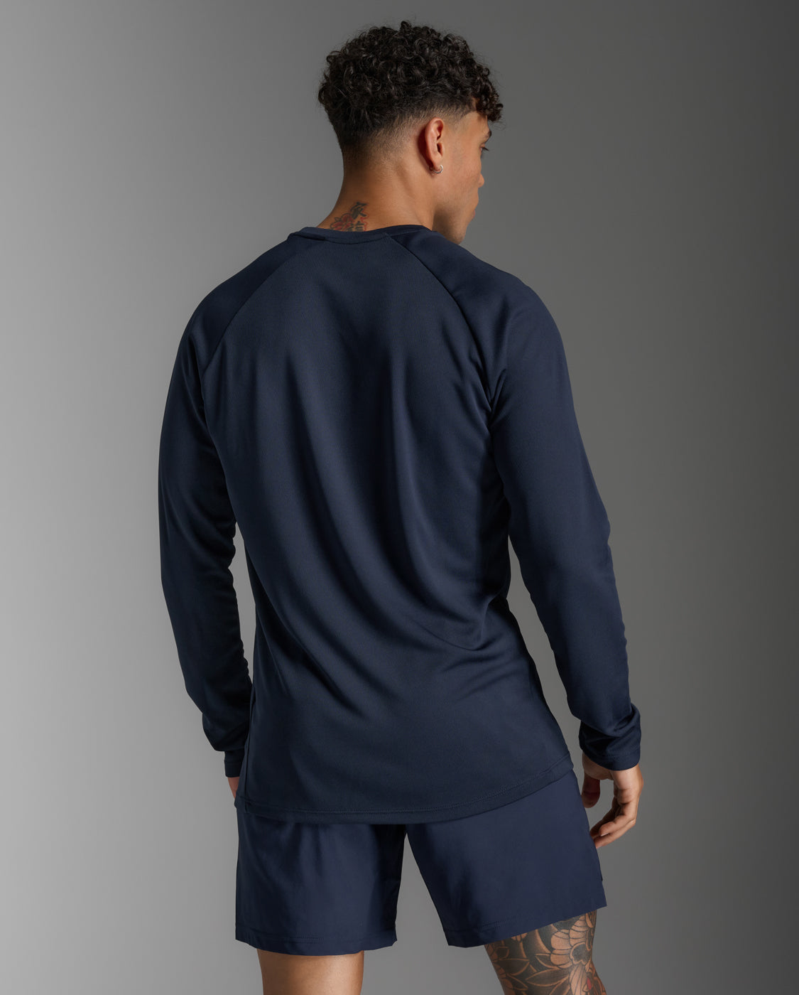 2xu-aspire-long-sleeve-uomo-maglia-manica-lunga-blu-navy-2b3f5f image 3