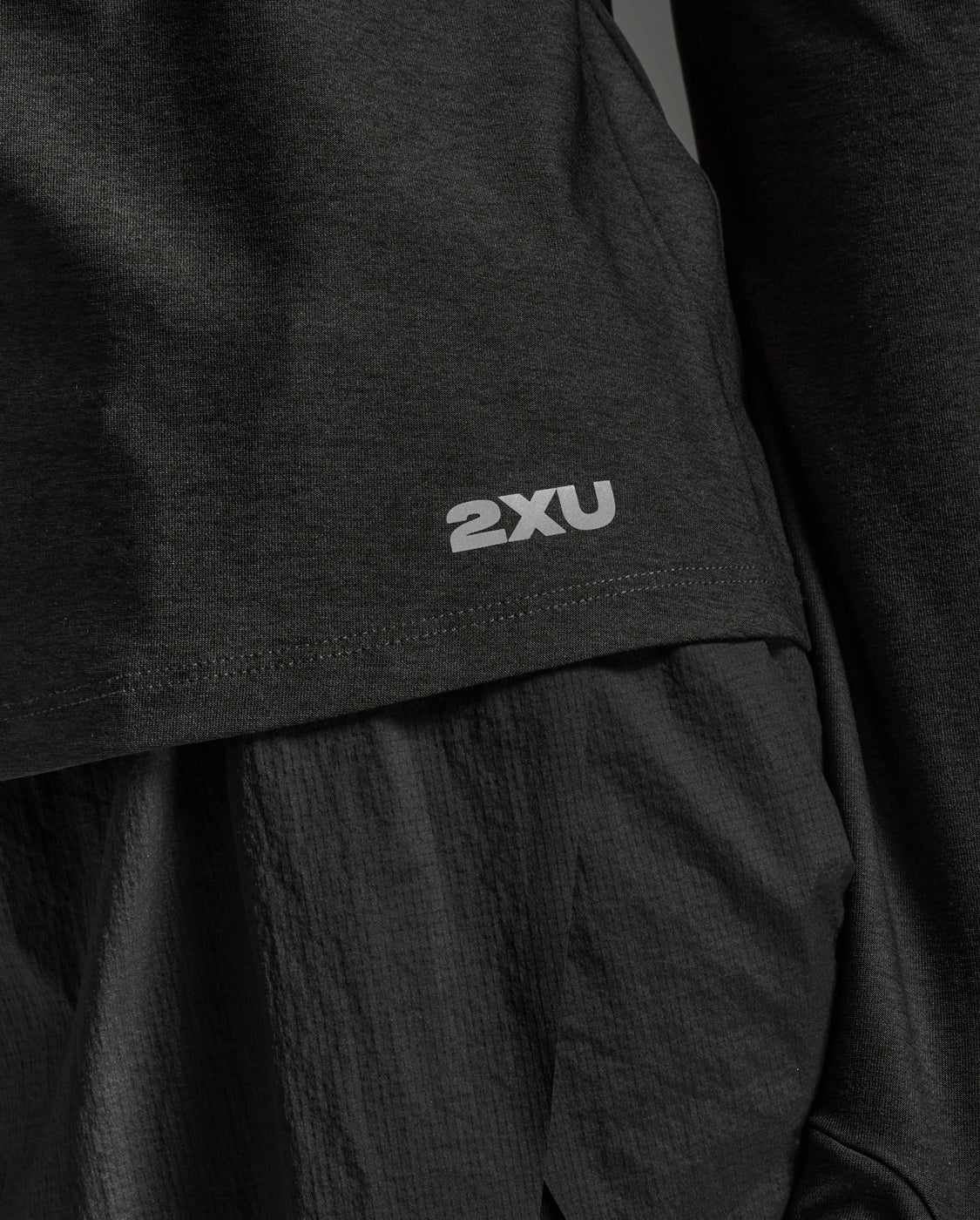 2xu-aero-1-2-zip-mezza-zip-running-donna-nero-slim image 7