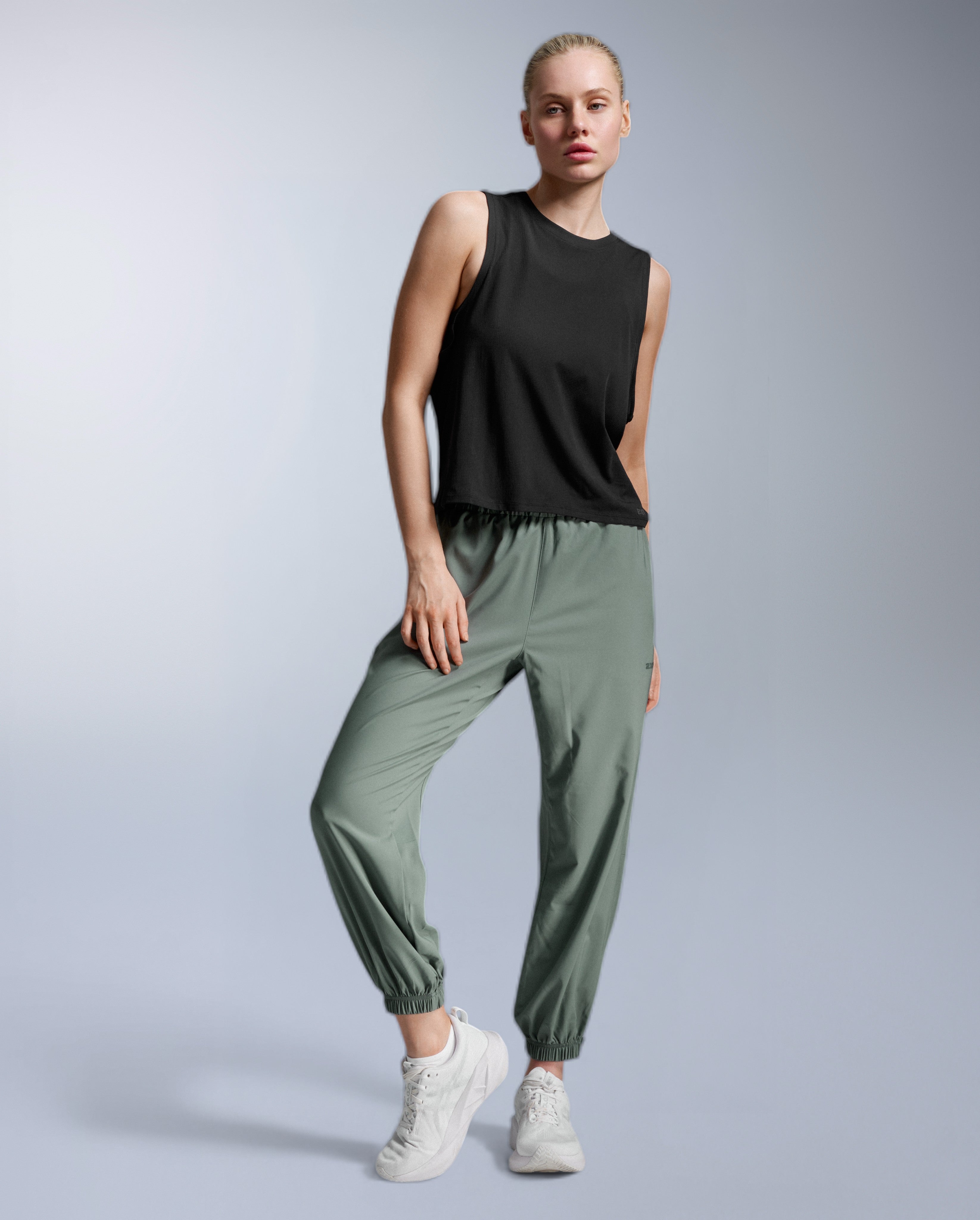 2xu-aero-trail-tank-donna-nero-loose-fit image 2