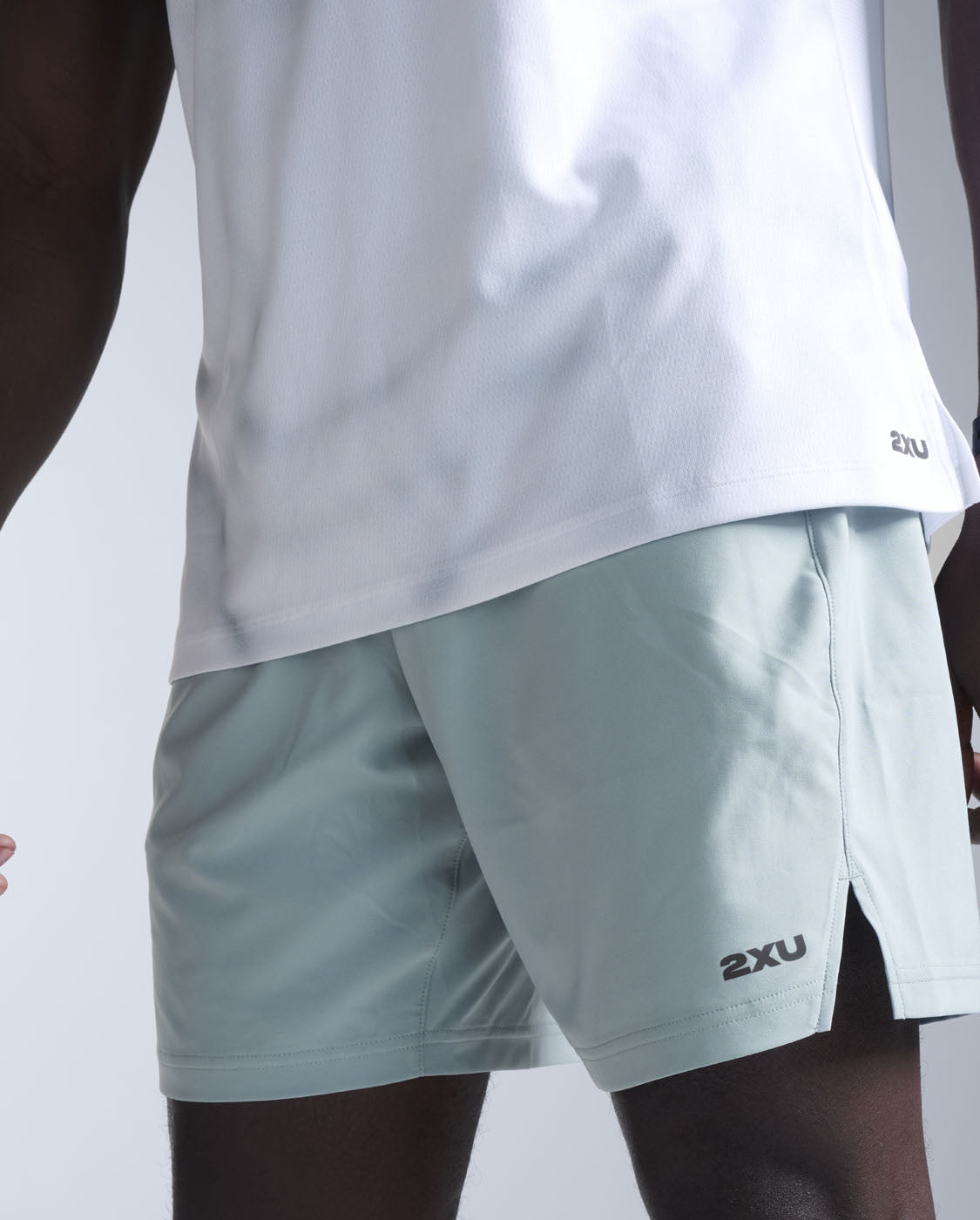 2xu-aero-tee-tecnica-running-blu-chiaro-grigia image 3