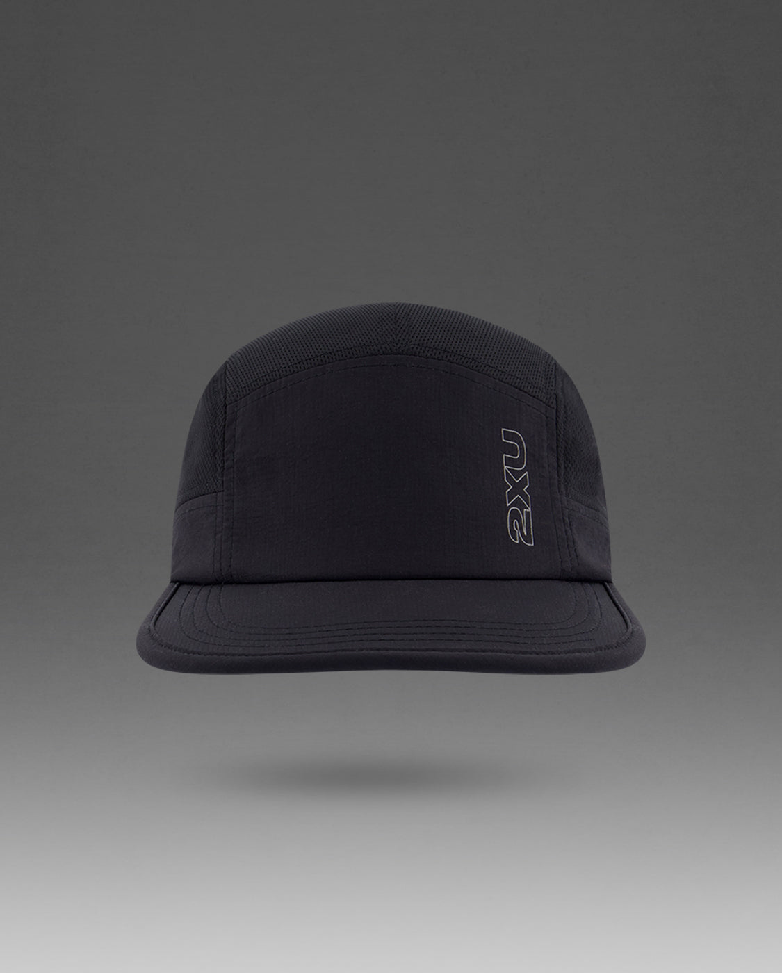 2xu-light-speed-cap-da-running-uomo-nero image 2