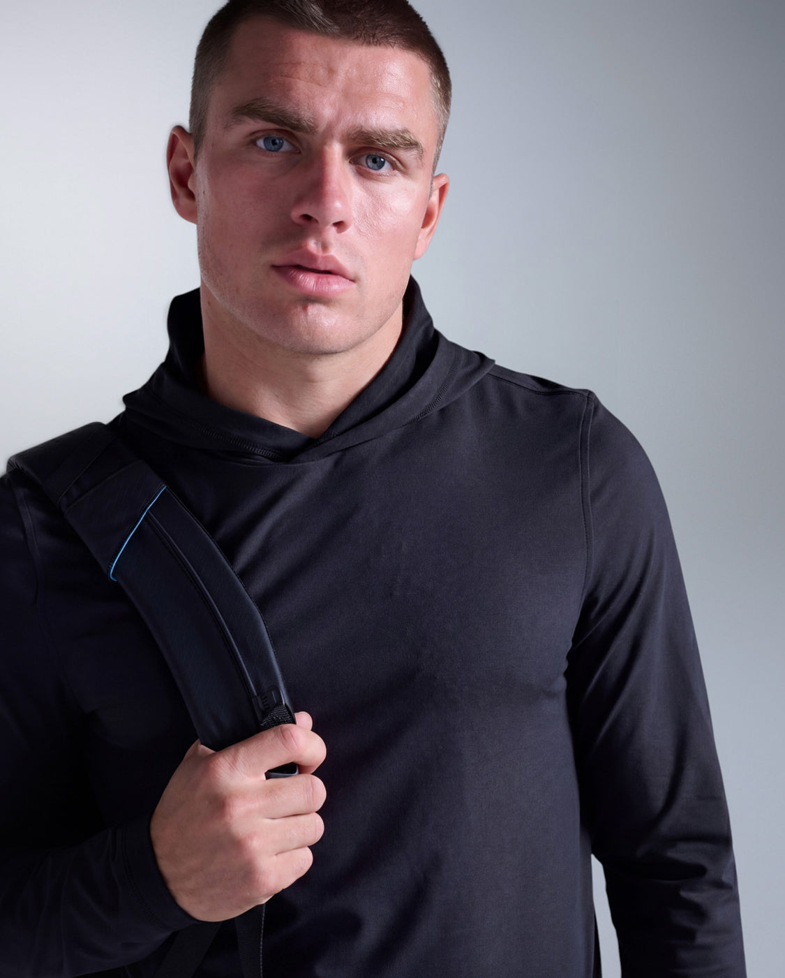 2xu-motion-long-sleeve-hoodie-uomo-nero image 2