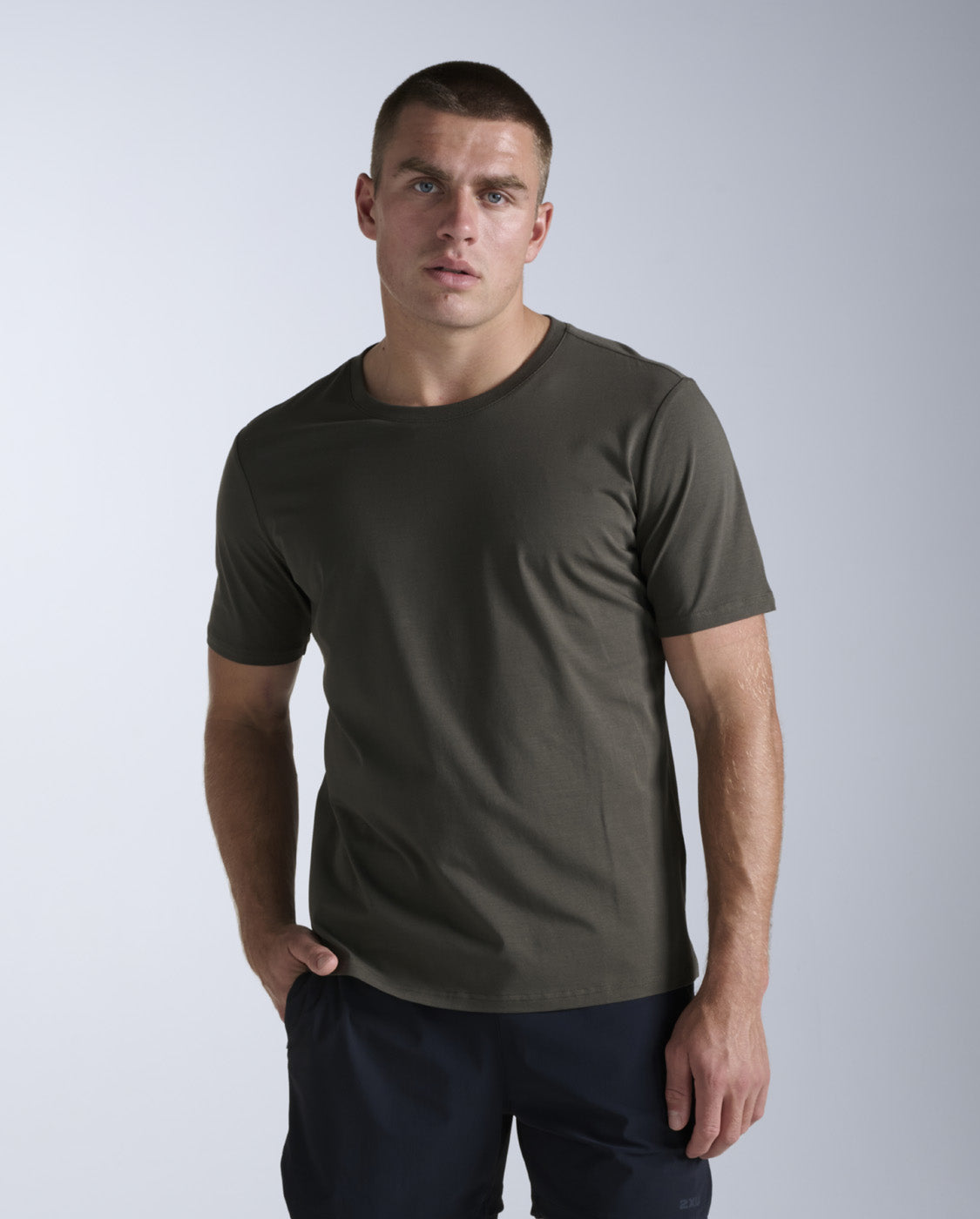 2xu-motion-cotton-flex-tee-uomo-verde-oliva image 1