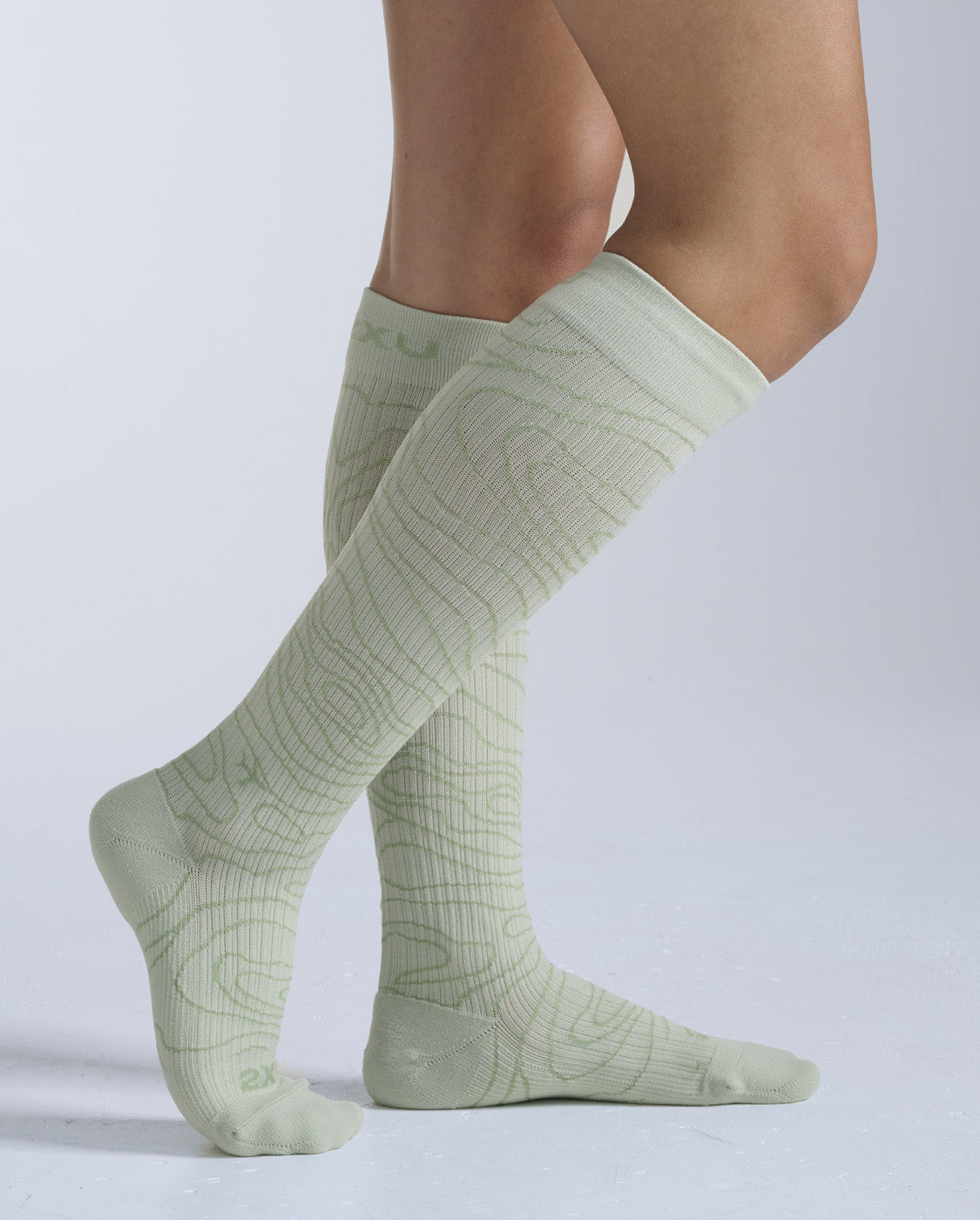 2xu-flight-bamboo-charcoal-calze-compressione-viaggio image 3
