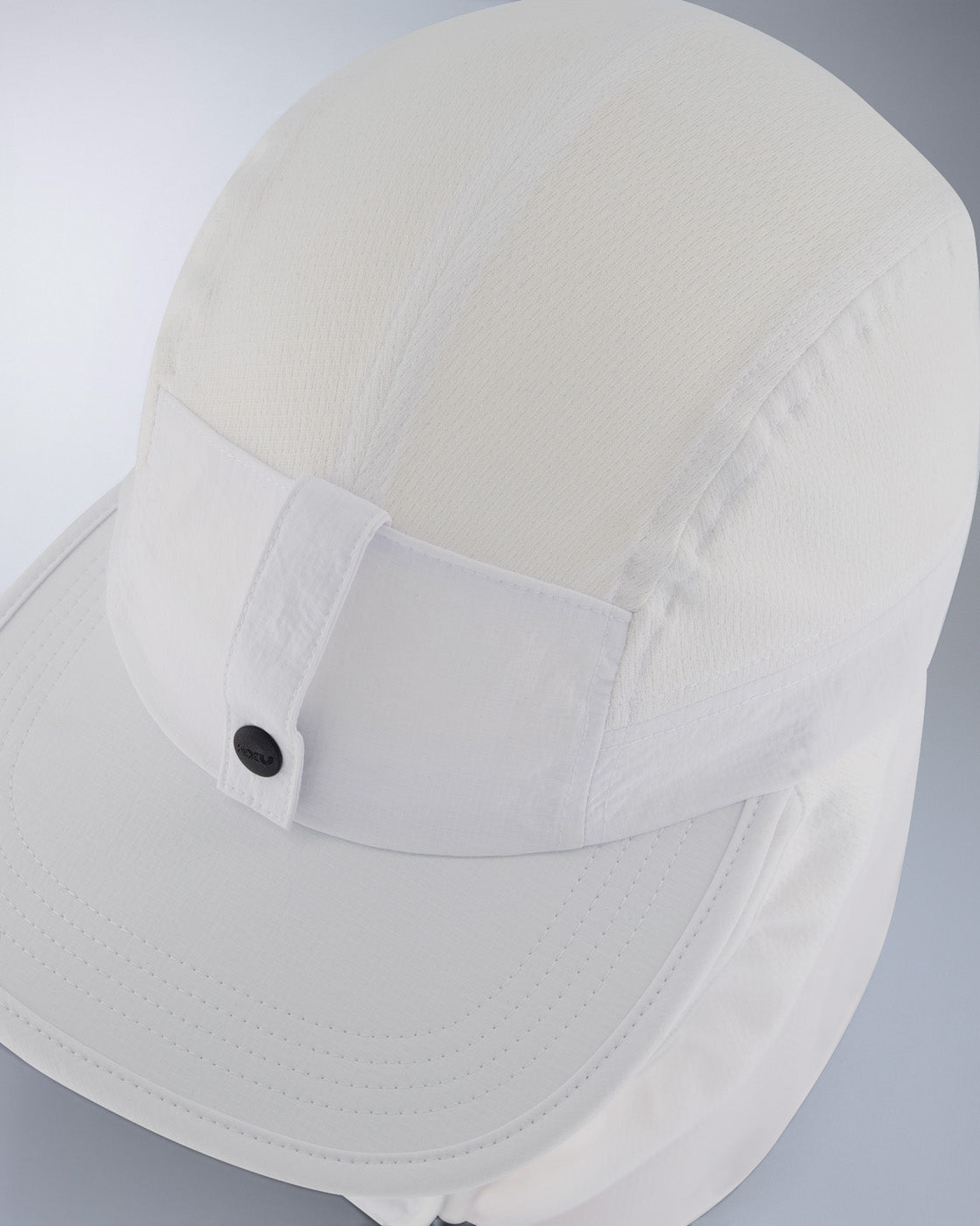 2xu-trail-legionnaire-cap-bianco image 4