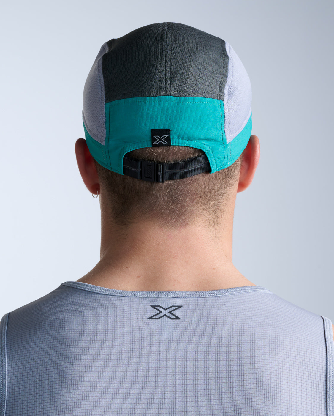 2xu-light-speed-cap-unisex-azzurro-grigio image 3