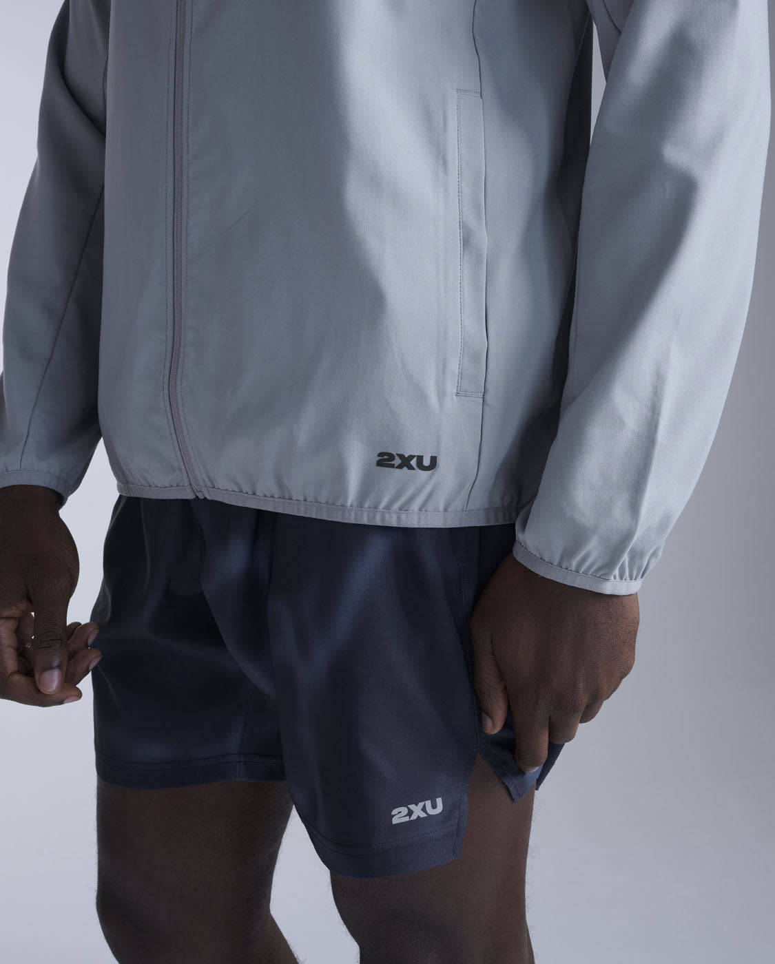2xu-aero-giacca-running-antipioggia-grigia image 5